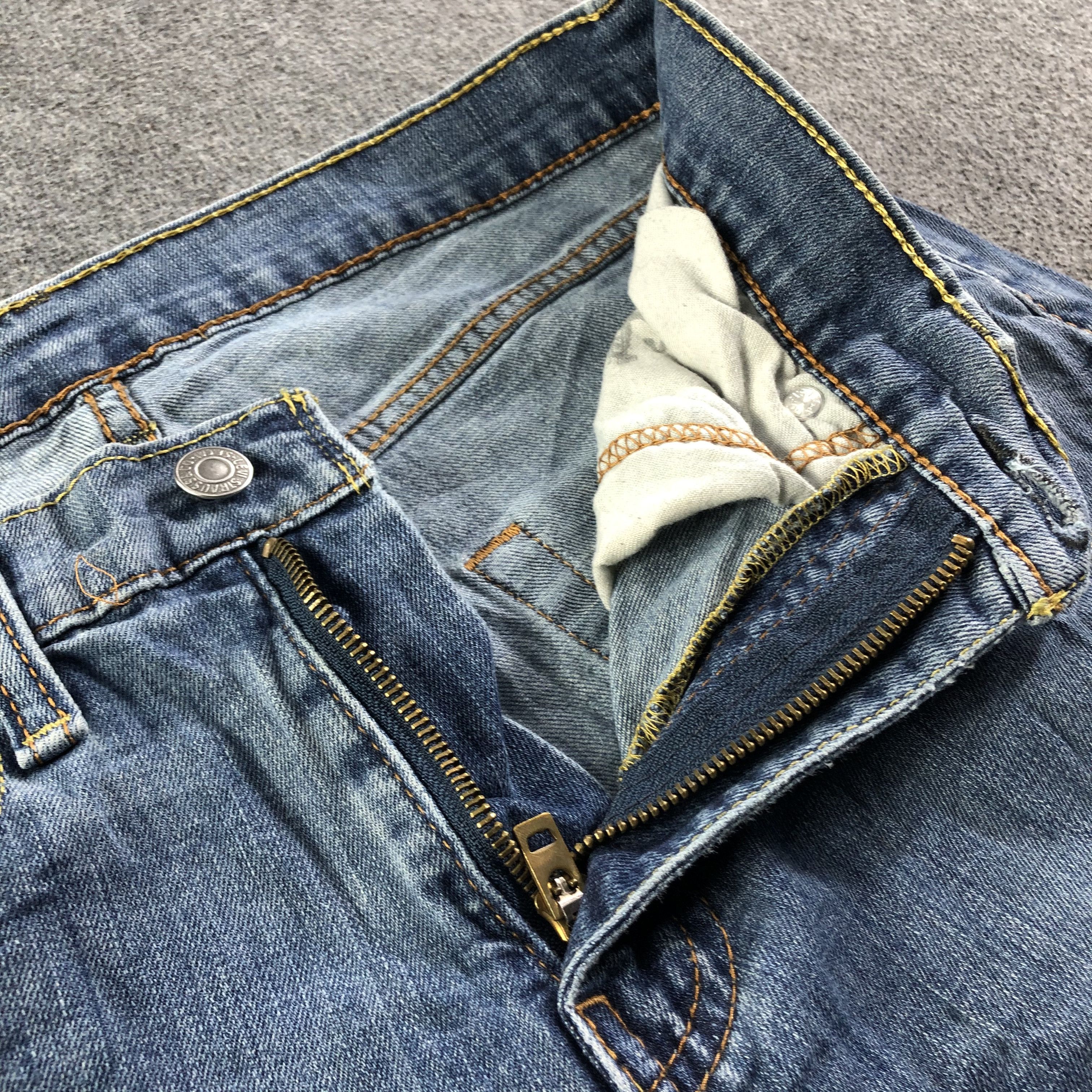 Levi's Vintage Blue Wash Levis 559 Jeans-J3344 Size US 31 - 8 Thumbnail