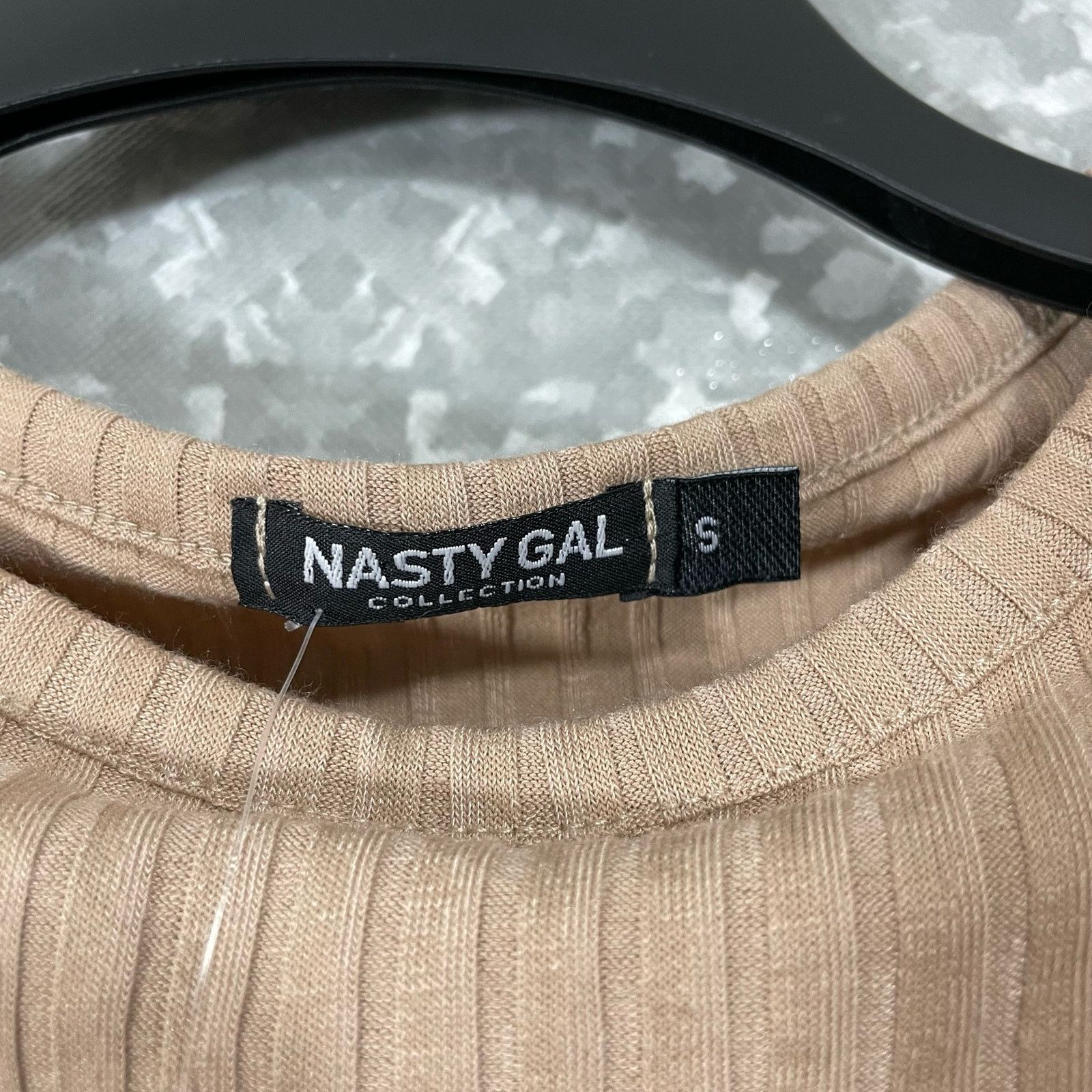 Nasty Gal Nasty Gal NWT Taupe Ribbed Padded Shoulders Crop Top - Small Size S / US 4 / IT 40 - 5 Thumbnail