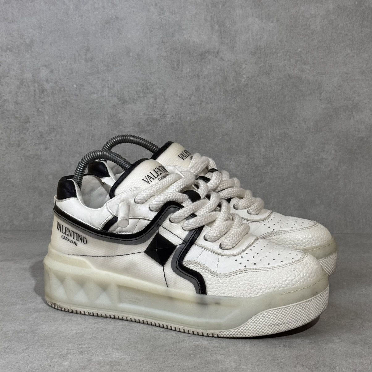 Valentino VALENTINO GARAVANI ONE STUD LOW TOP Size US 7 / EU 40 - 2 Thumbnail