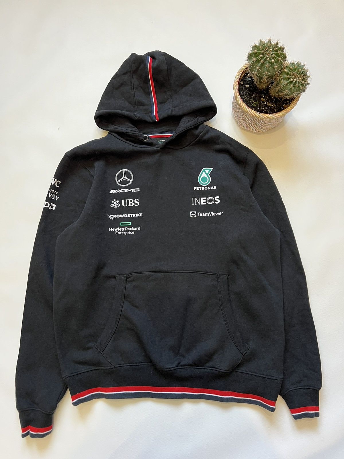 Mercedes-Benz Mercedes Benz Petronas Black Hoodie Racing F-1 Tommy Size US M / EU 48-50 / 2 - 1 Thumbnail