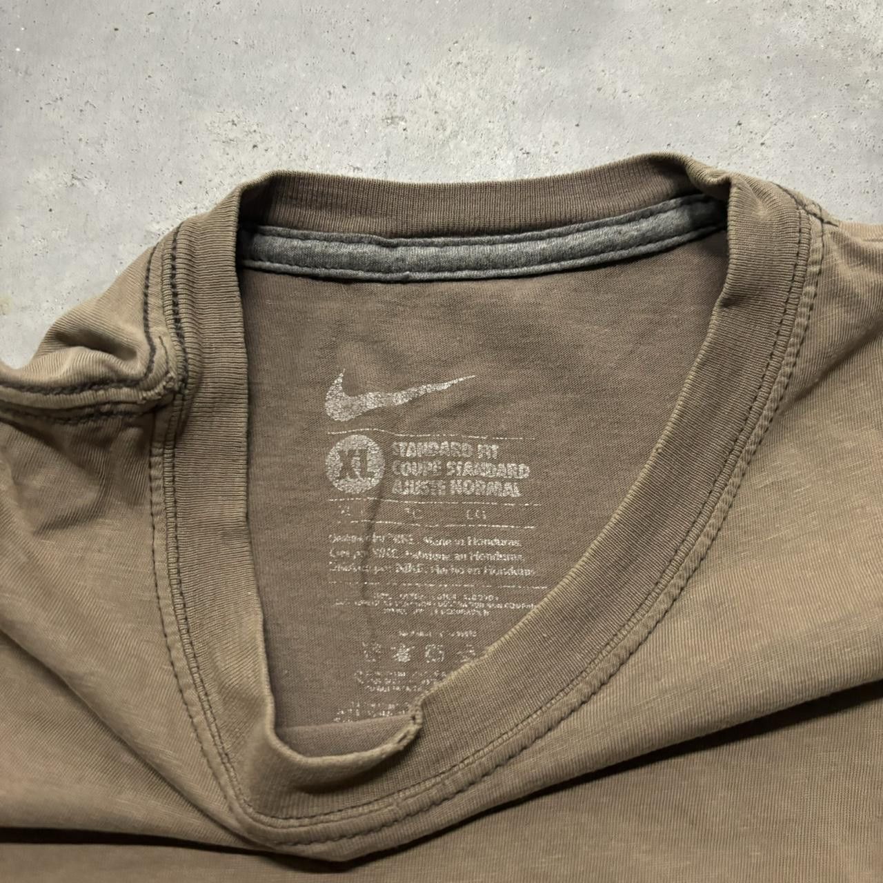 Nike × Vintage Crazy Vintage Y2K/2000s Faded Brown Nike Swoosh Skater Essential Tee! Size US L / EU 52-54 / 3 - 5 Thumbnail