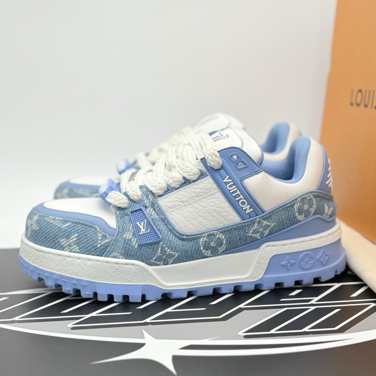 Louis Vuitton (9-9.5 US) Louis Vuitton Denim Maxi ' Blue ' | SUPER CLEAN! Size US 9 / EU 42 - 1 Thumbnail