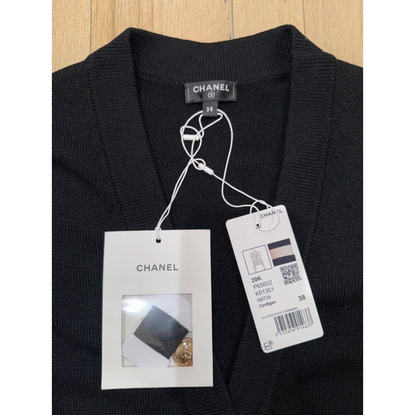 Chanel Chanel 20K Black Cashmere White Gold CC Logo Long Sleeve Size XS / US 0-2 / IT 36-38 - 10 Thumbnail