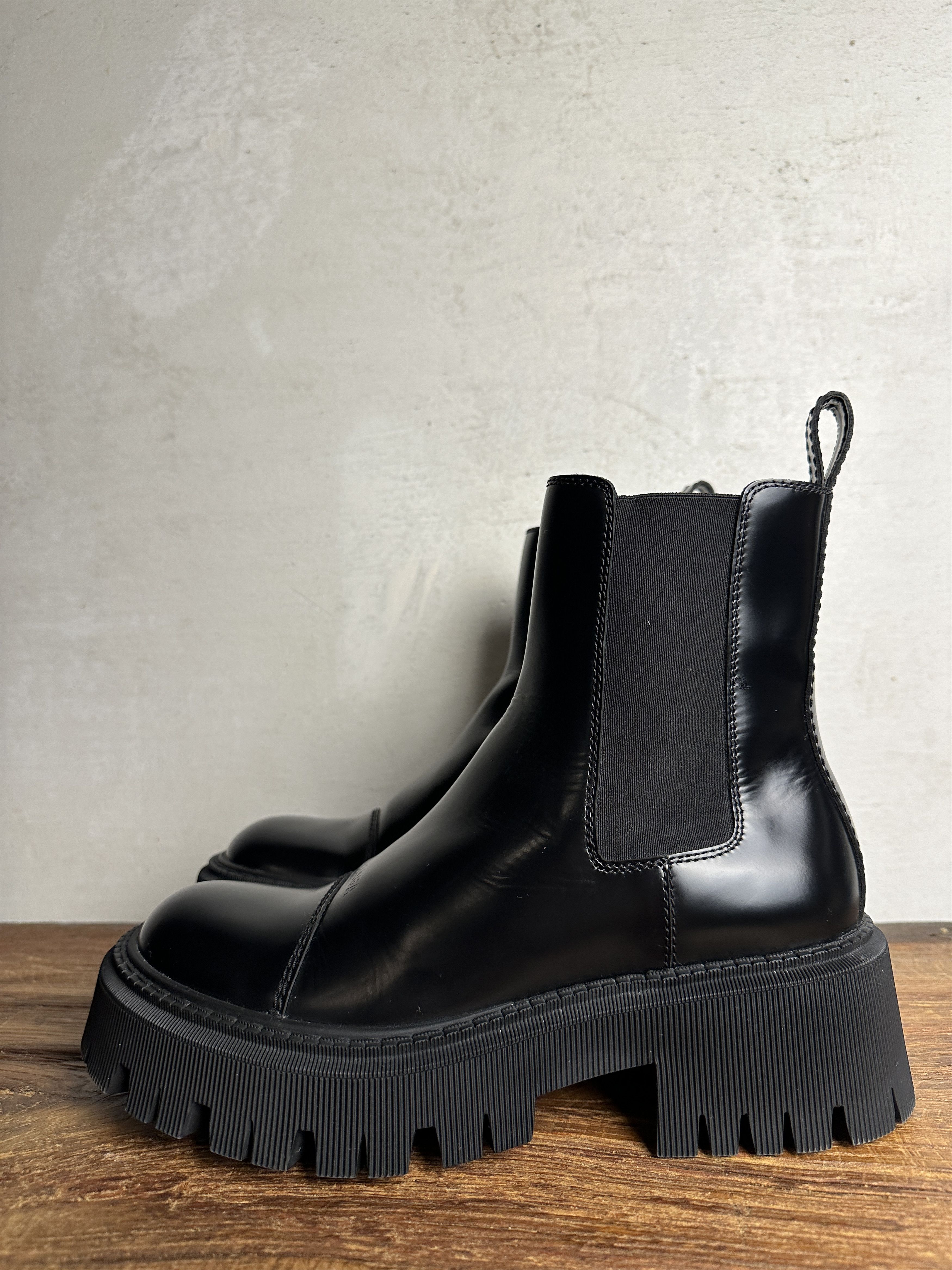Balenciaga Balenciaga Tractor Chealsea Boots | Grailed