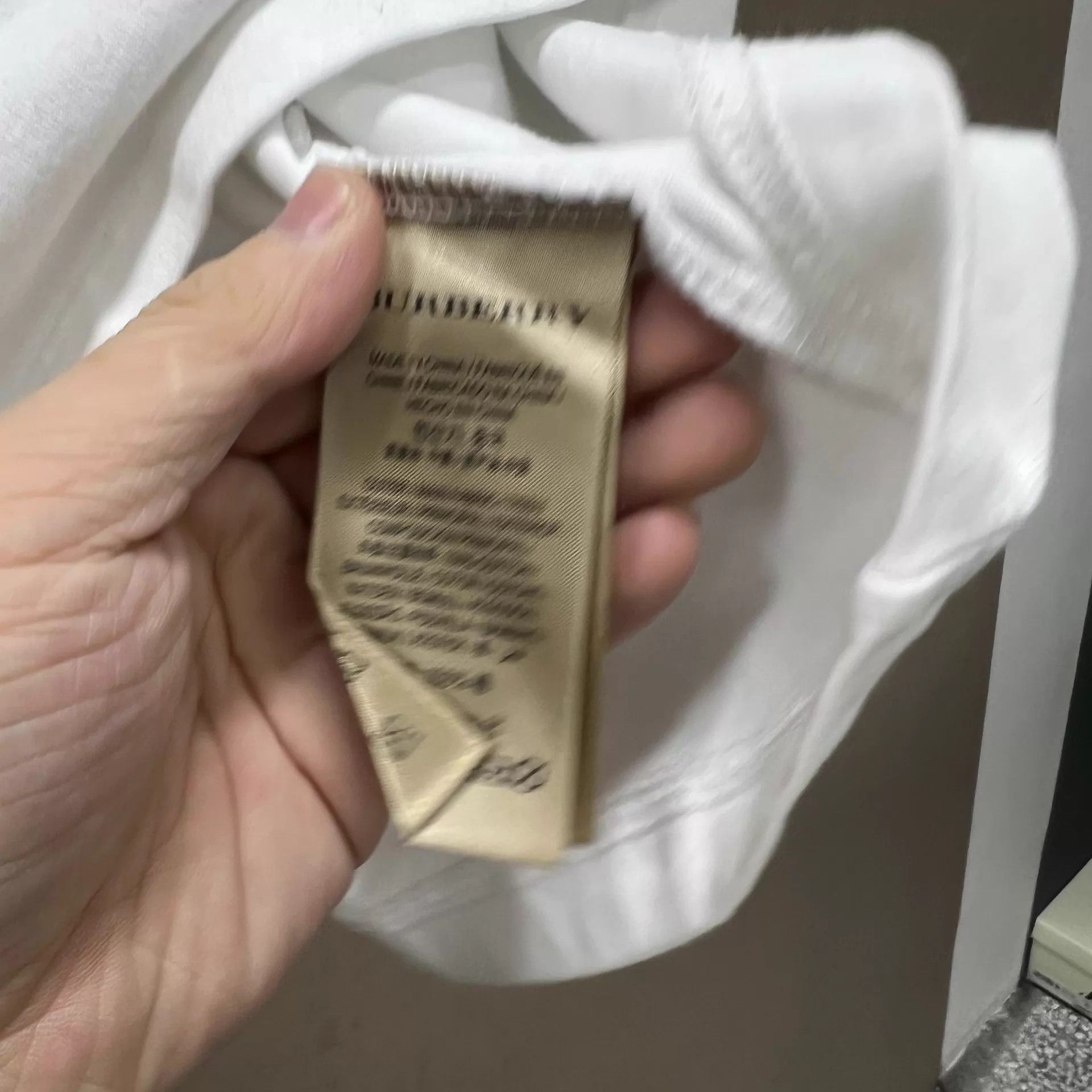Burberry Burberry 99 New White Colorblocked Logo SS Tee L Size US L / EU 52-54 / 3 - 4 Thumbnail