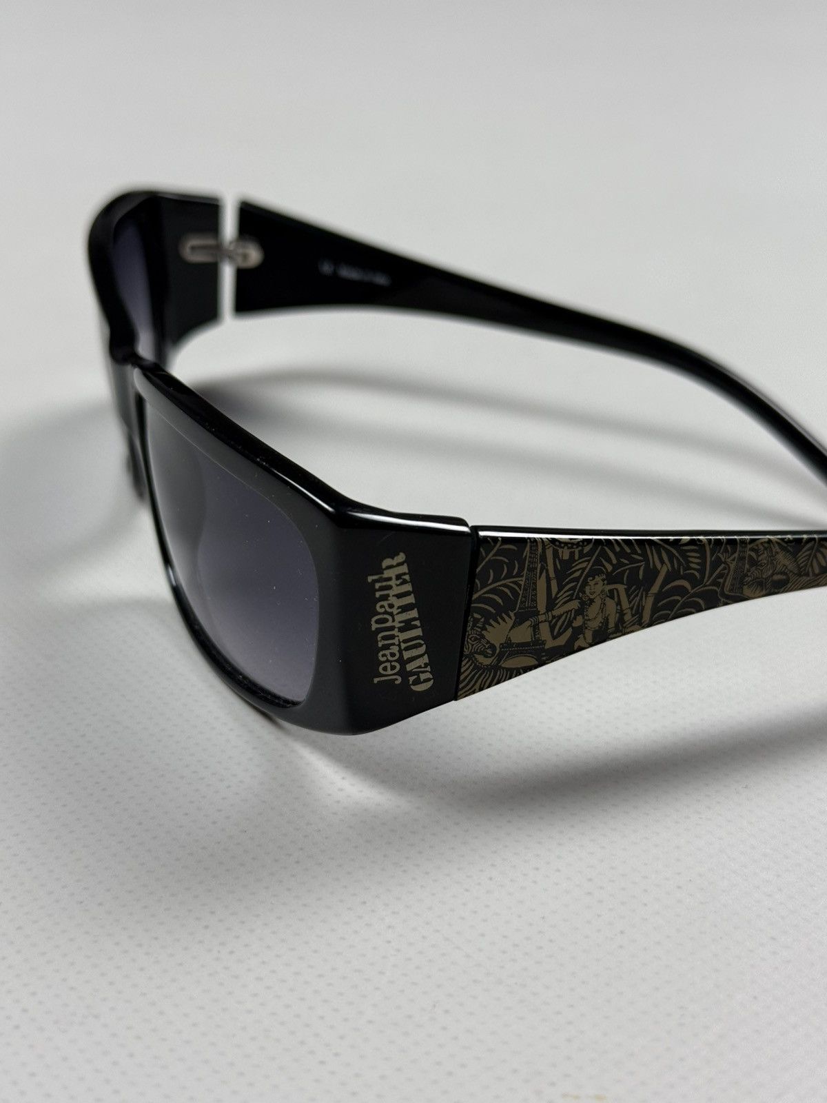 Jean Paul Gaultier Jean Paul Gaultier Unisex Hawaiian Print Sunglasses Size ONE SIZE - 14 Thumbnail