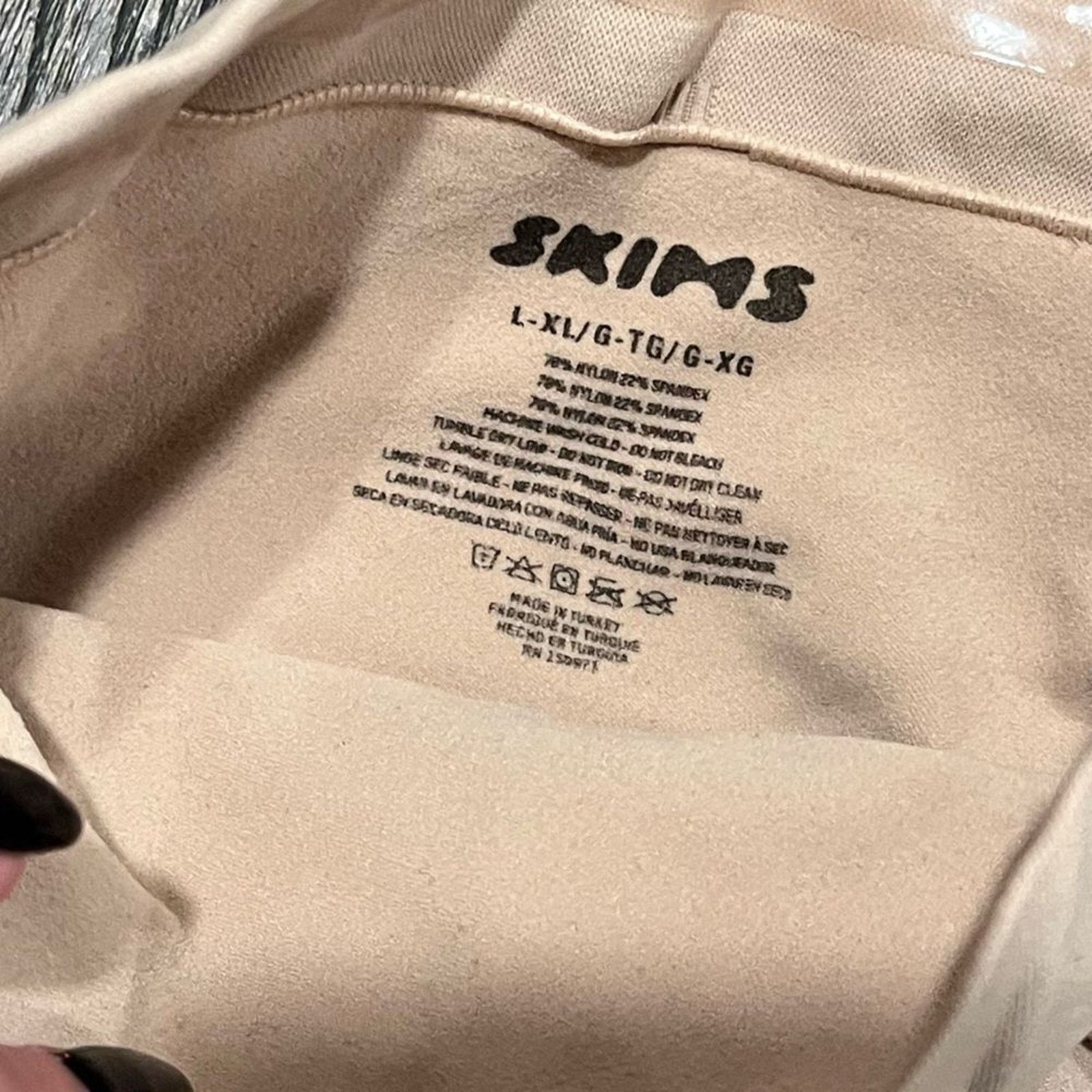 SKIMS NWOT Skims Seamless Sculpt Mid Thigh Short Nude L/XL Size ONE SIZE - 2 Thumbnail