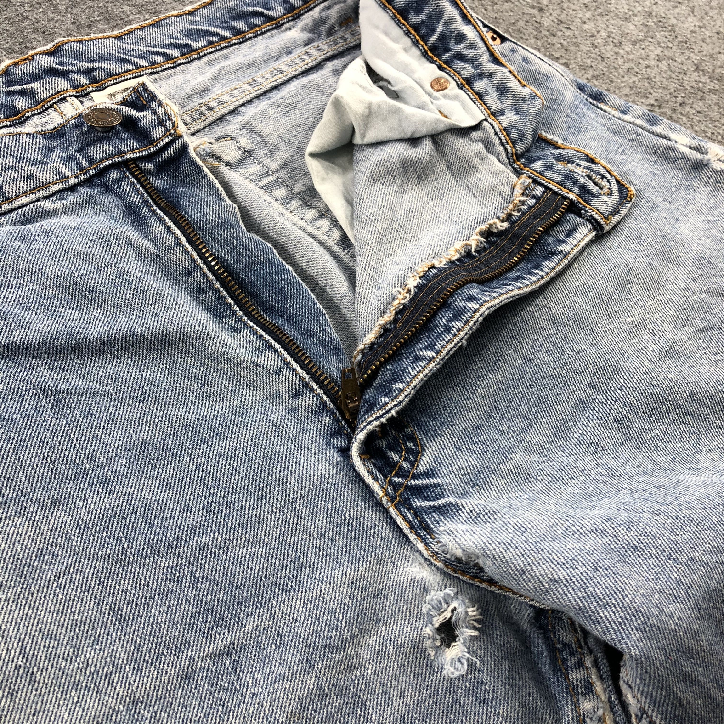 Levi's × Vintage Vintage Light Wash Levis 550 Jeans-JM1317 Size US 35 - 11 Thumbnail