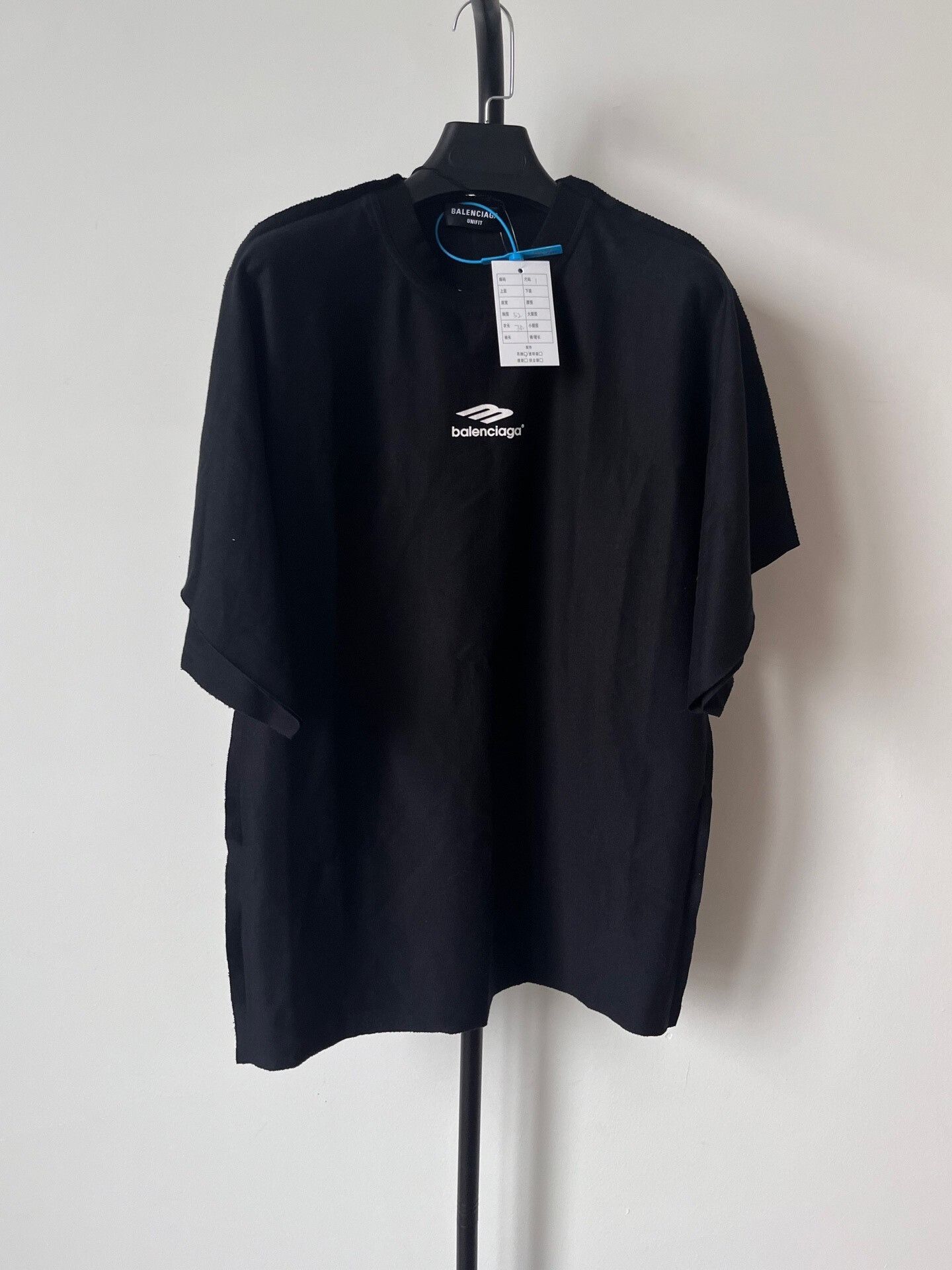 Balenciaga Balenciaga Solid Logo Loose Crewneck T-shirt Size US S / EU 44-46 / 1 - 1 Thumbnail