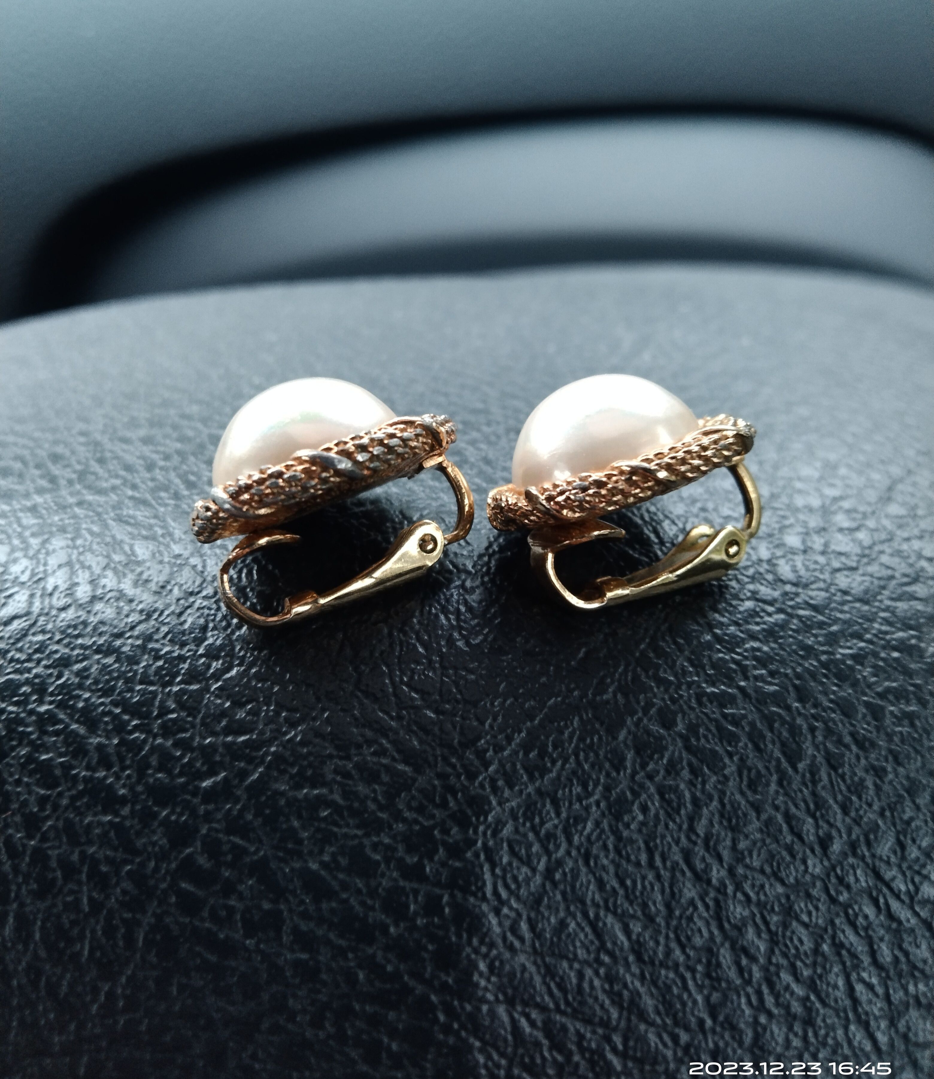 Dior VINTAGE 90s CHRISTIAN DIOR PEARL GOLD CLIP ON EARRING Size ONE SIZE - 2 Thumbnail