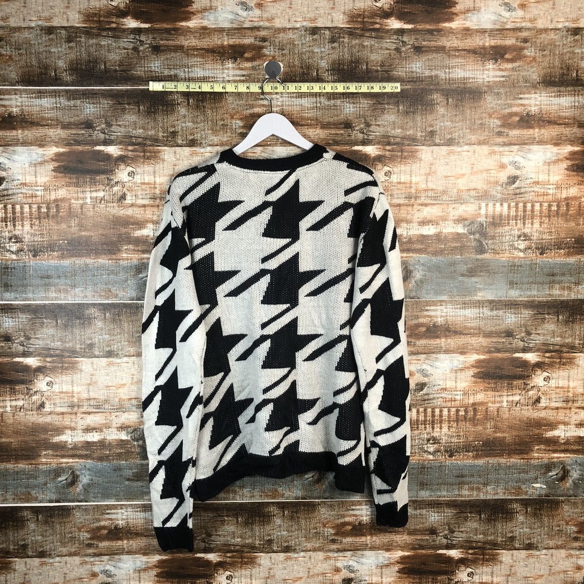 Vintage DLL H.O.B White Black star sweatshirt Knitwear #C037 Size US L / EU 52-54 / 3 - 13 Thumbnail