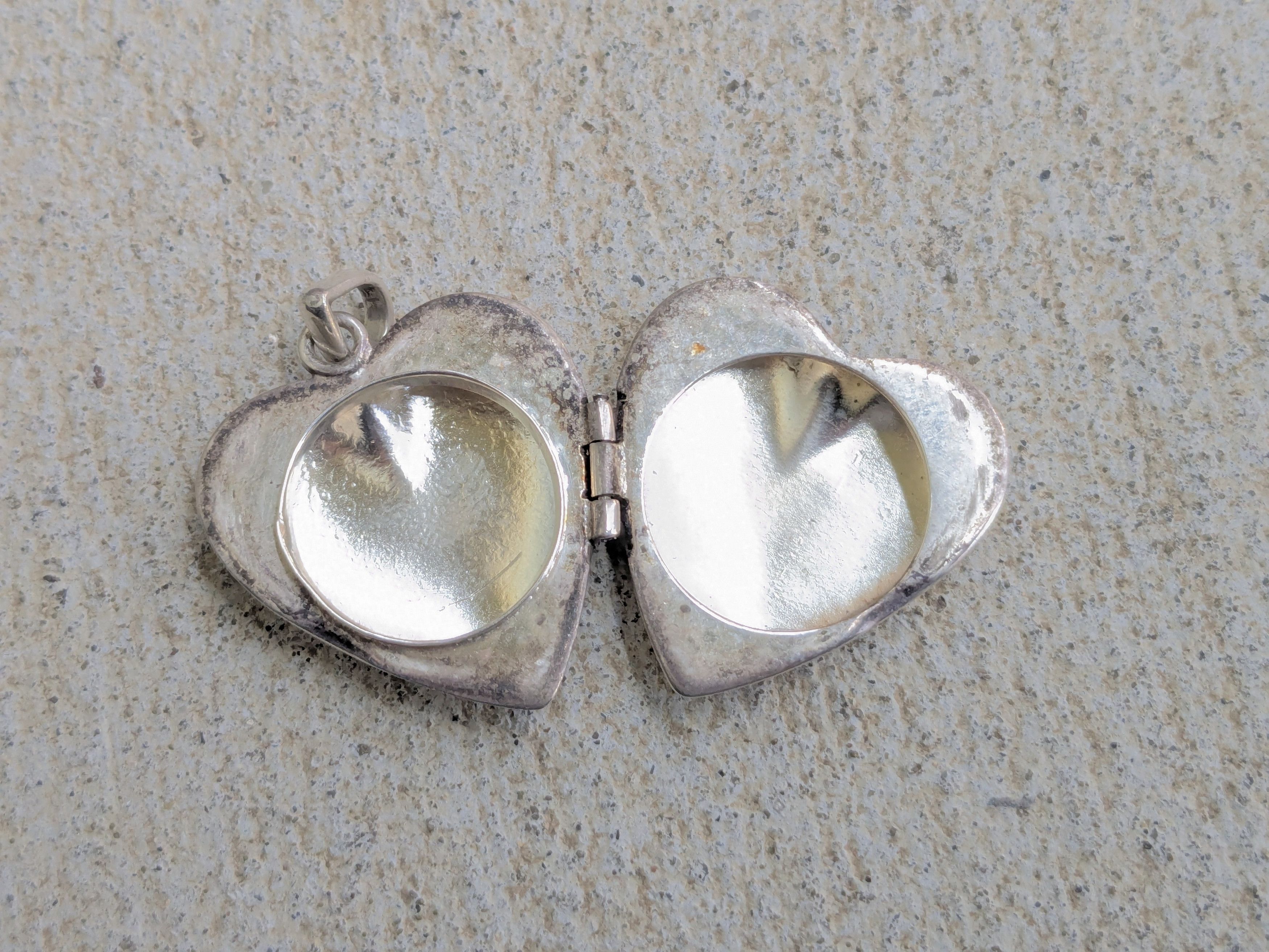Jewelry Vintage Sterling Silver Heart Pendant Locket Picture Size ONE SIZE - 9 Thumbnail
