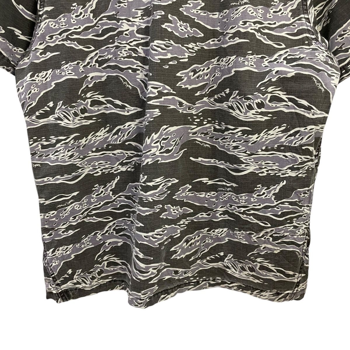 Wtaps Vintage Wtaps Camorflage Collection Button Ups T-shirt Size US L / EU 52-54 / 3 - 13 Thumbnail