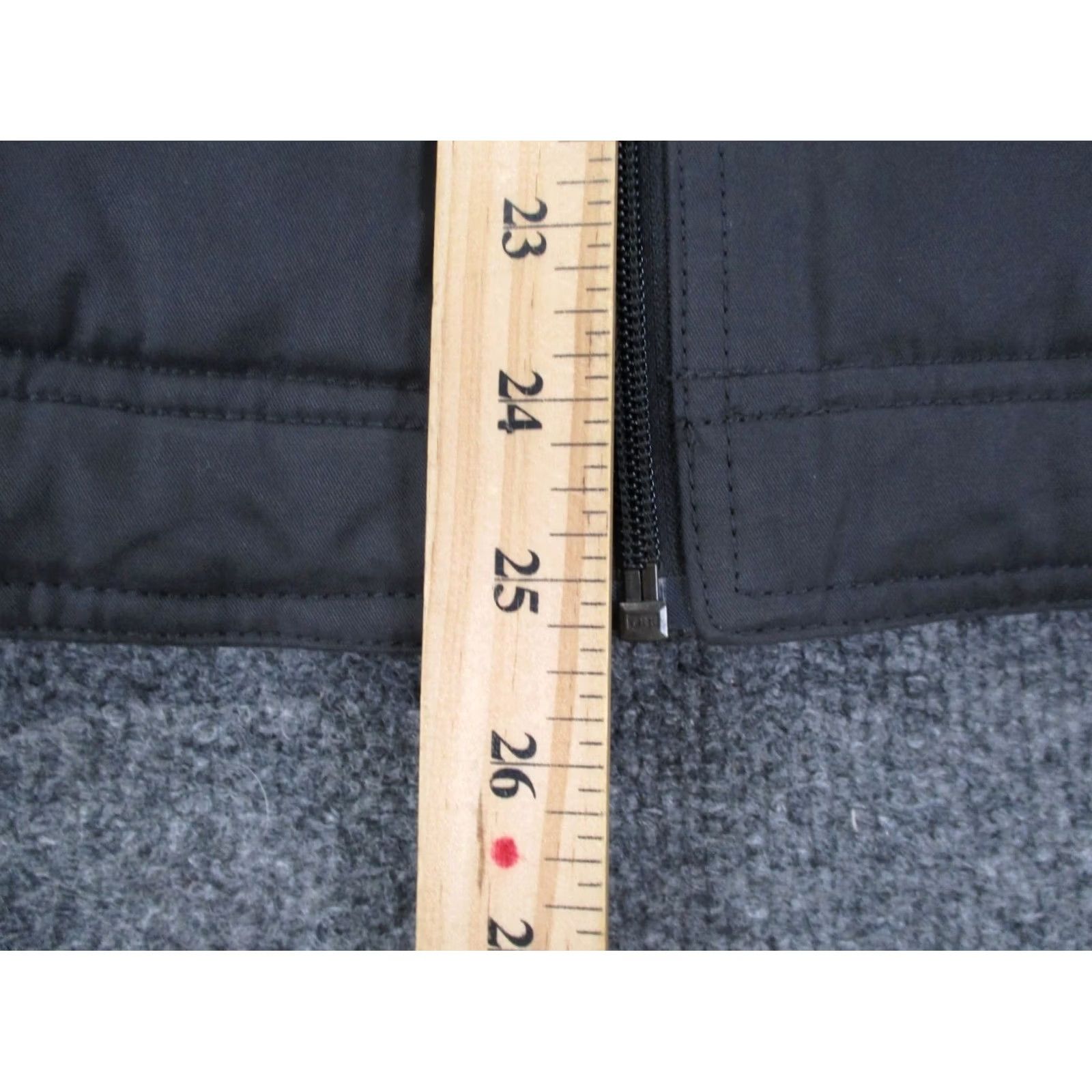 Ariat Ariat Vest Jacket Mens S Gray Puffer Quilted Lined Lightweight Windproof Pockets Zip Full Zip Outdoor 90s Theme Size US S / EU 44-46 / 1 - 4 Thumbnail