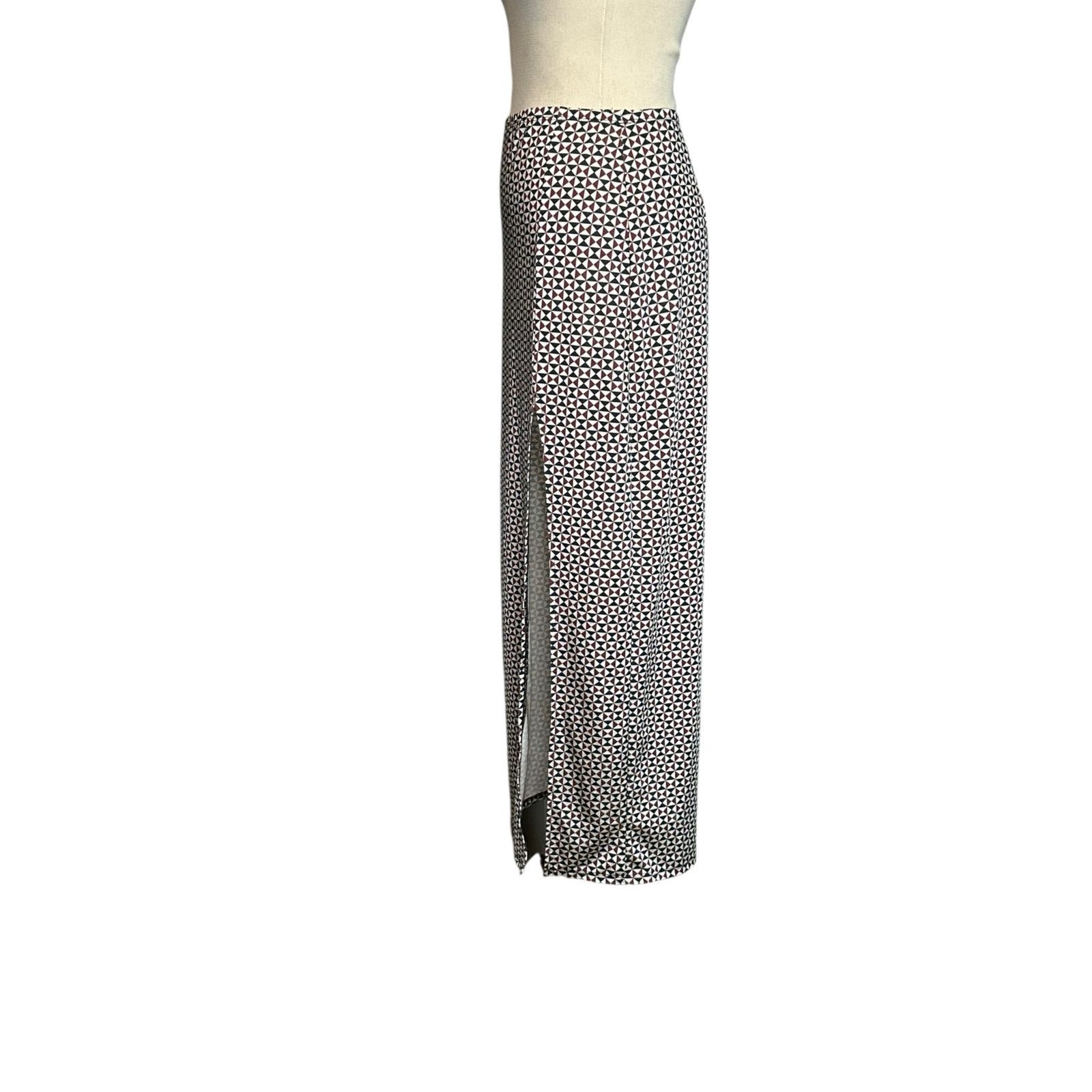Urban Outfitters Urban Outfitters geometric print pull on maxi skirt size XS Size 28" / US 6 / IT 42 - 12 Thumbnail