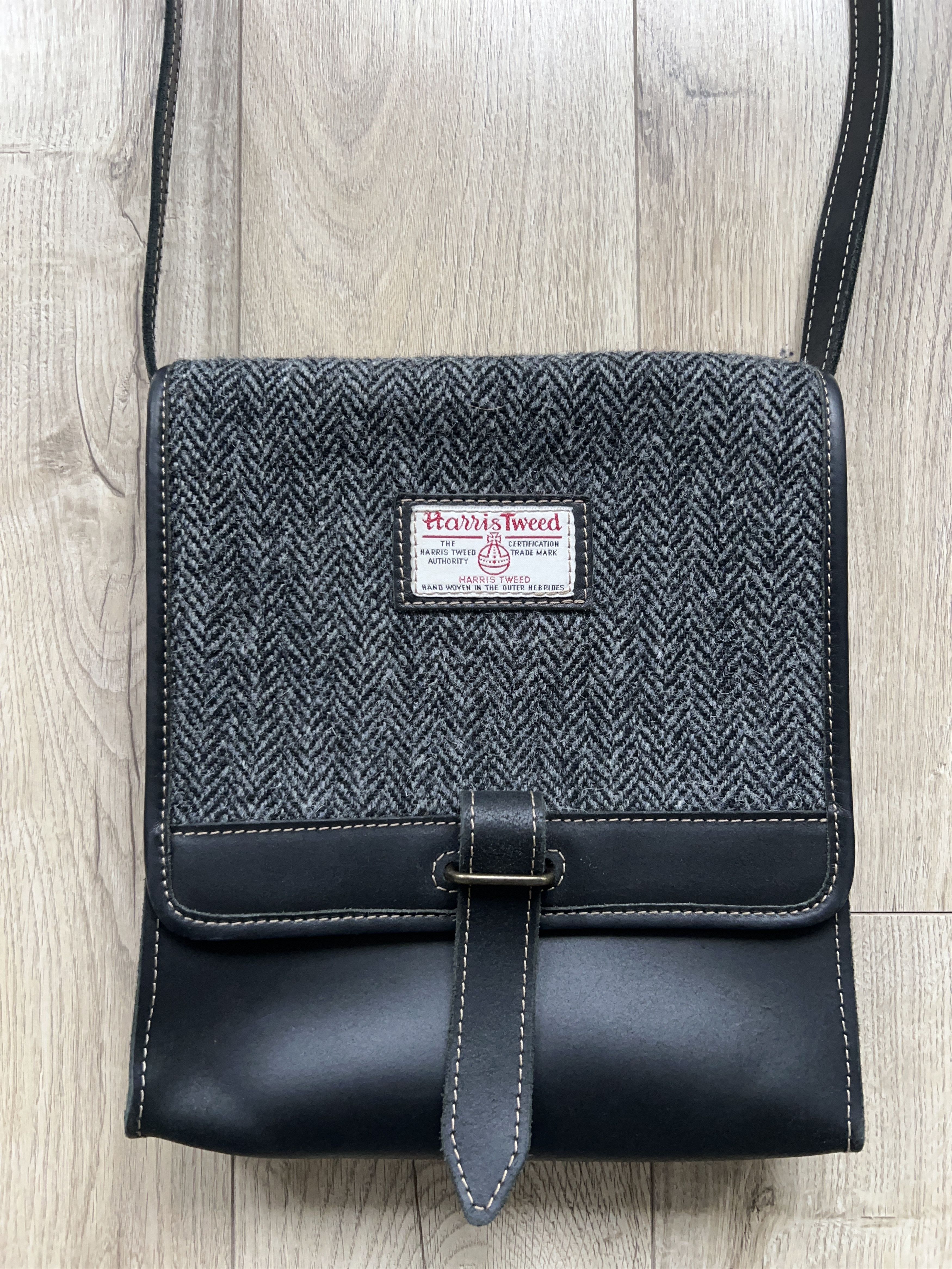 Harris Tweed × Leather × Vintage Cumbrae Charcoal Herringbone Messenger Bag Satchel Shoulder Size ONE SIZE - 3 Thumbnail
