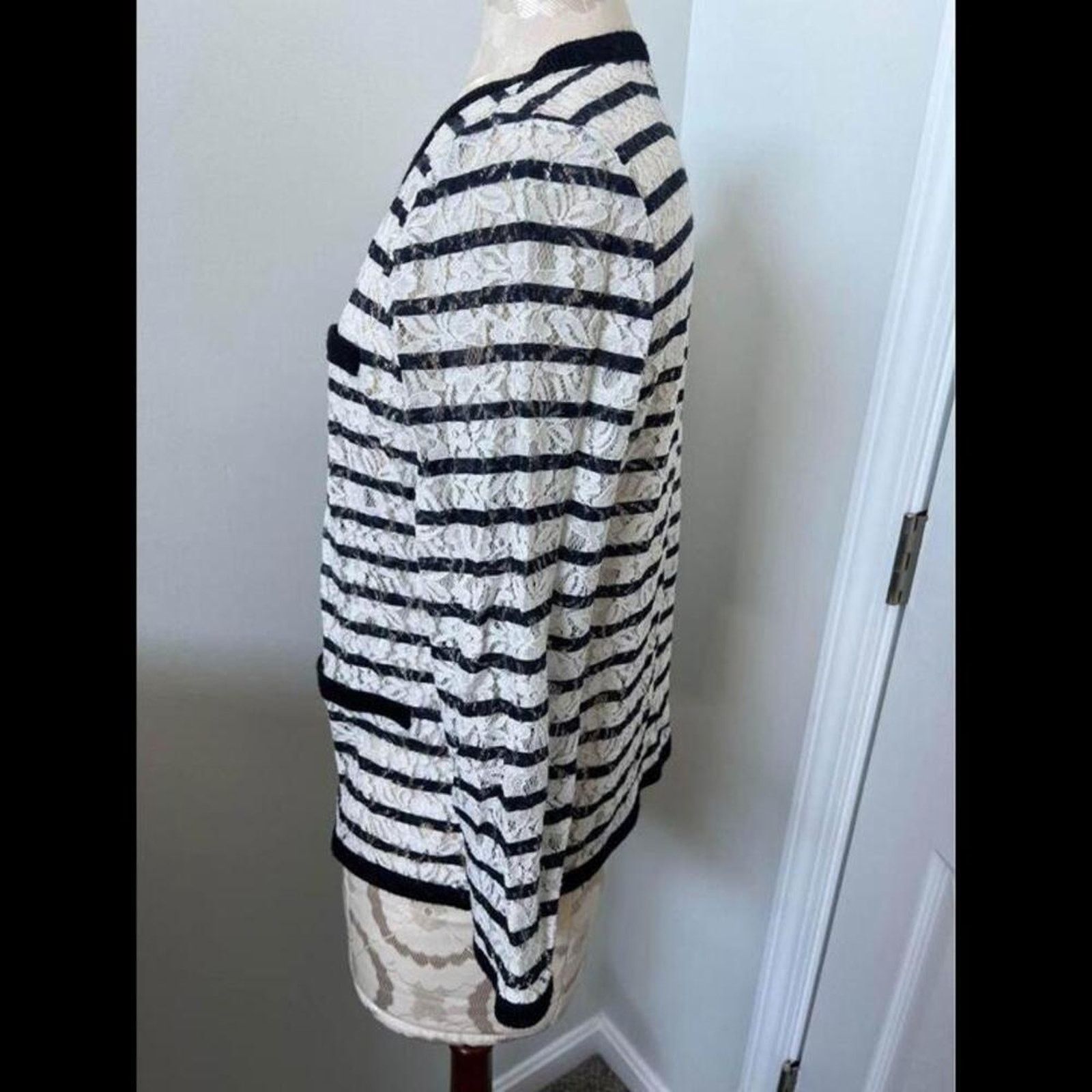Ann Taylor Ann Taylor Floral Button Up Lace Cardigan Medium Size M / US 6-8 / IT 42-44 - 3 Thumbnail