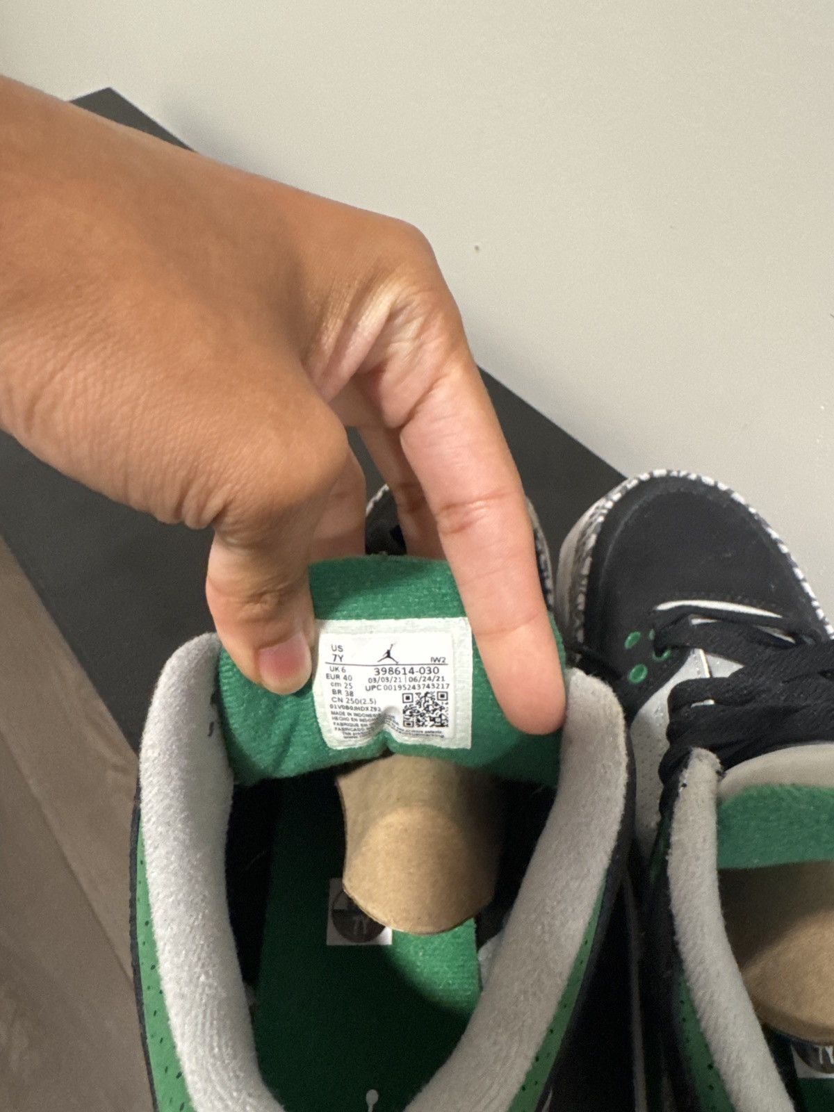 Jordan Brand × Nike Jordan 3 Retro Pine Green (Gs) Size US 7 / EU 40 - 10 Thumbnail