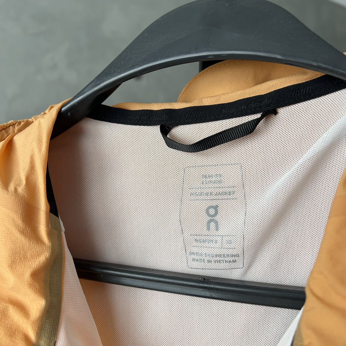 On On Running Weather Jacket Lightweight Windbreaker Size XS / US 0-2 / IT 36-38 - 4 Thumbnail