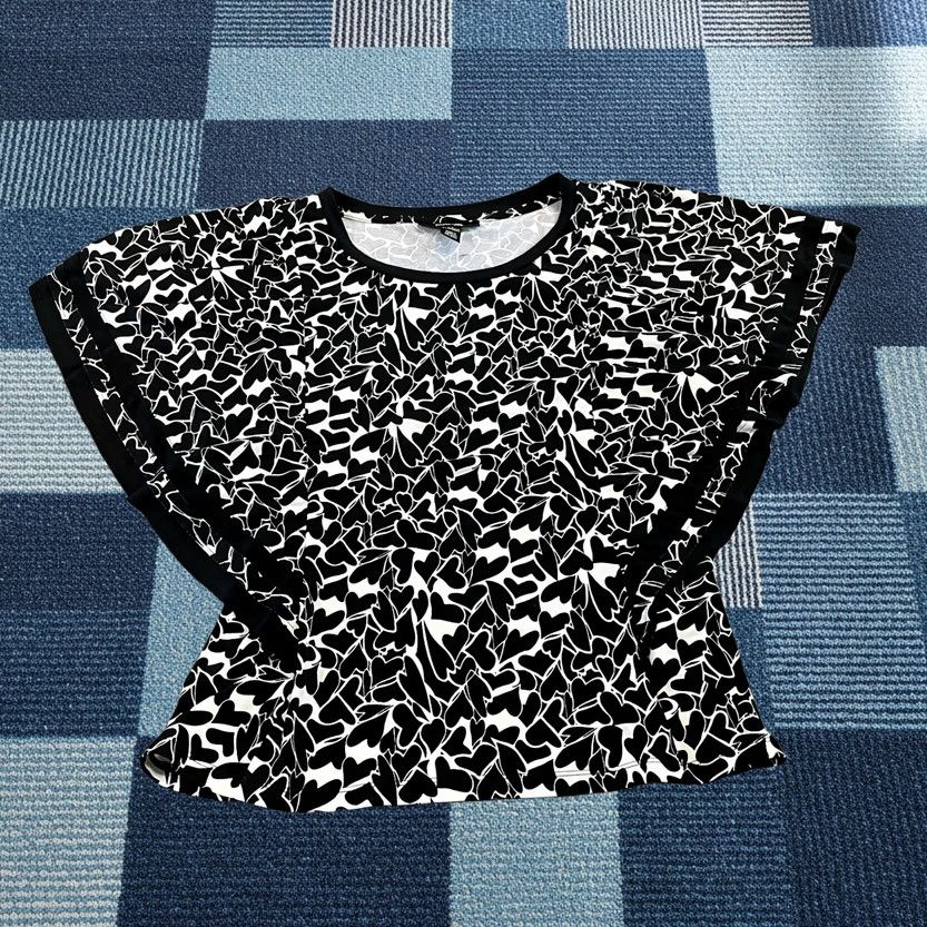 Vintage Style&co. PS Petites Black Blouse Heart Printed Short Flutter Sleeve Size S / US 4 / IT 40 - 1 Thumbnail