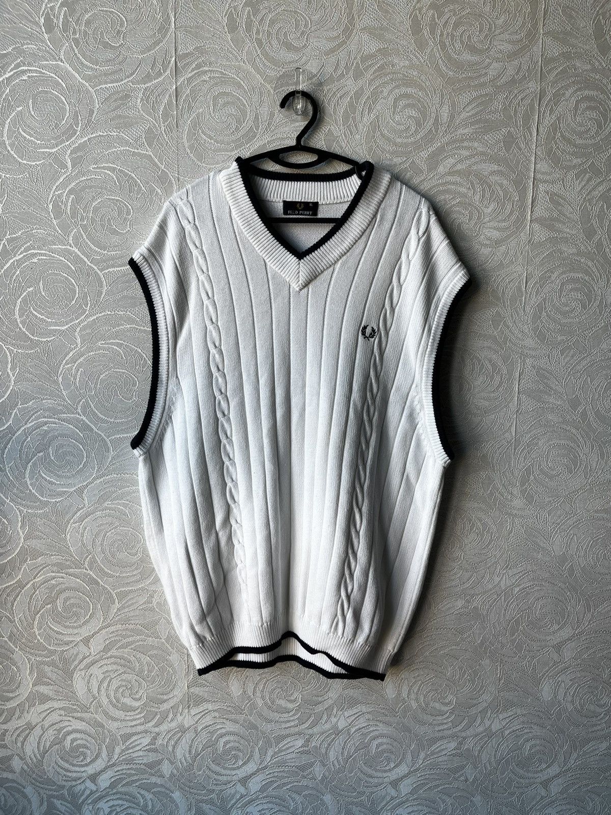 Fred Perry Vintage Fred Perry Knit Sweater Vest Casual Old Money Size US XL / EU 56 / 4 - 1 Thumbnail