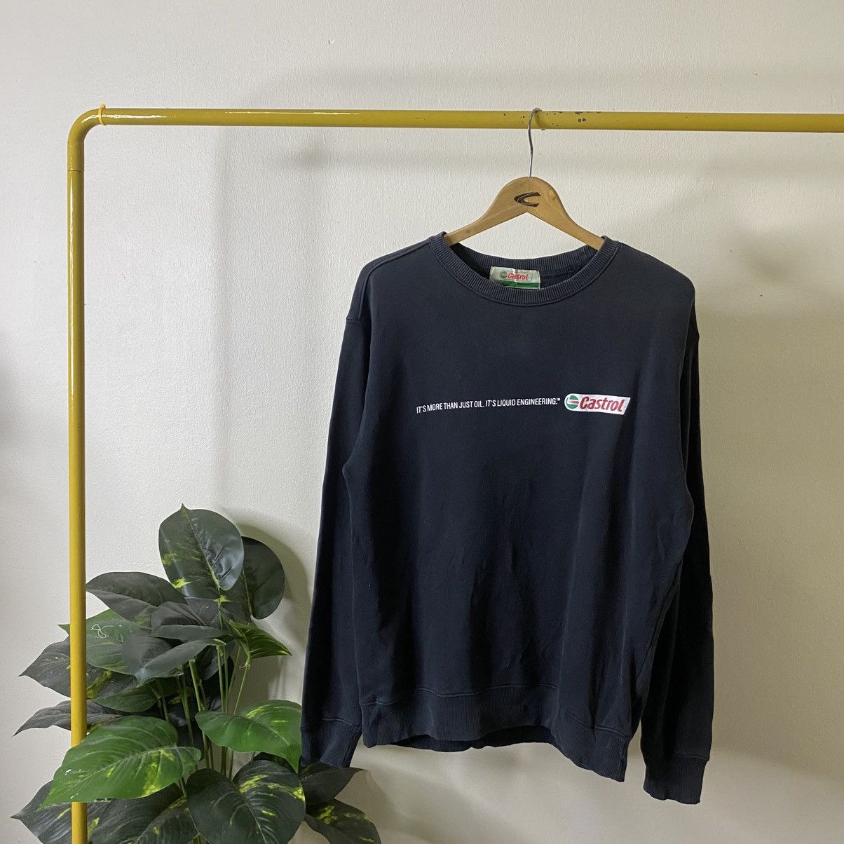 Vintage Y2K Castrol Racing Crewneck Sweatshirt Size US L / EU 52-54 / 3 - 1 Thumbnail