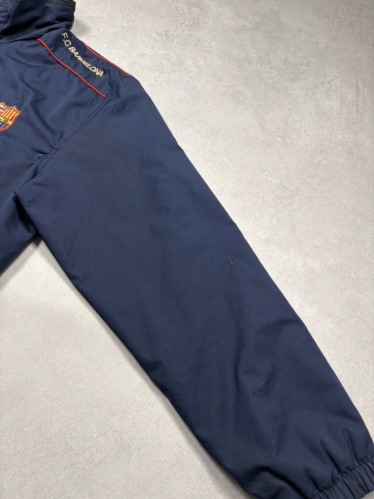 Nike Vintage Nike FC Barcelona Soccer Bomber Jacket XL Navy 90s Size US XL / EU 56 / 4 - 11 Thumbnail