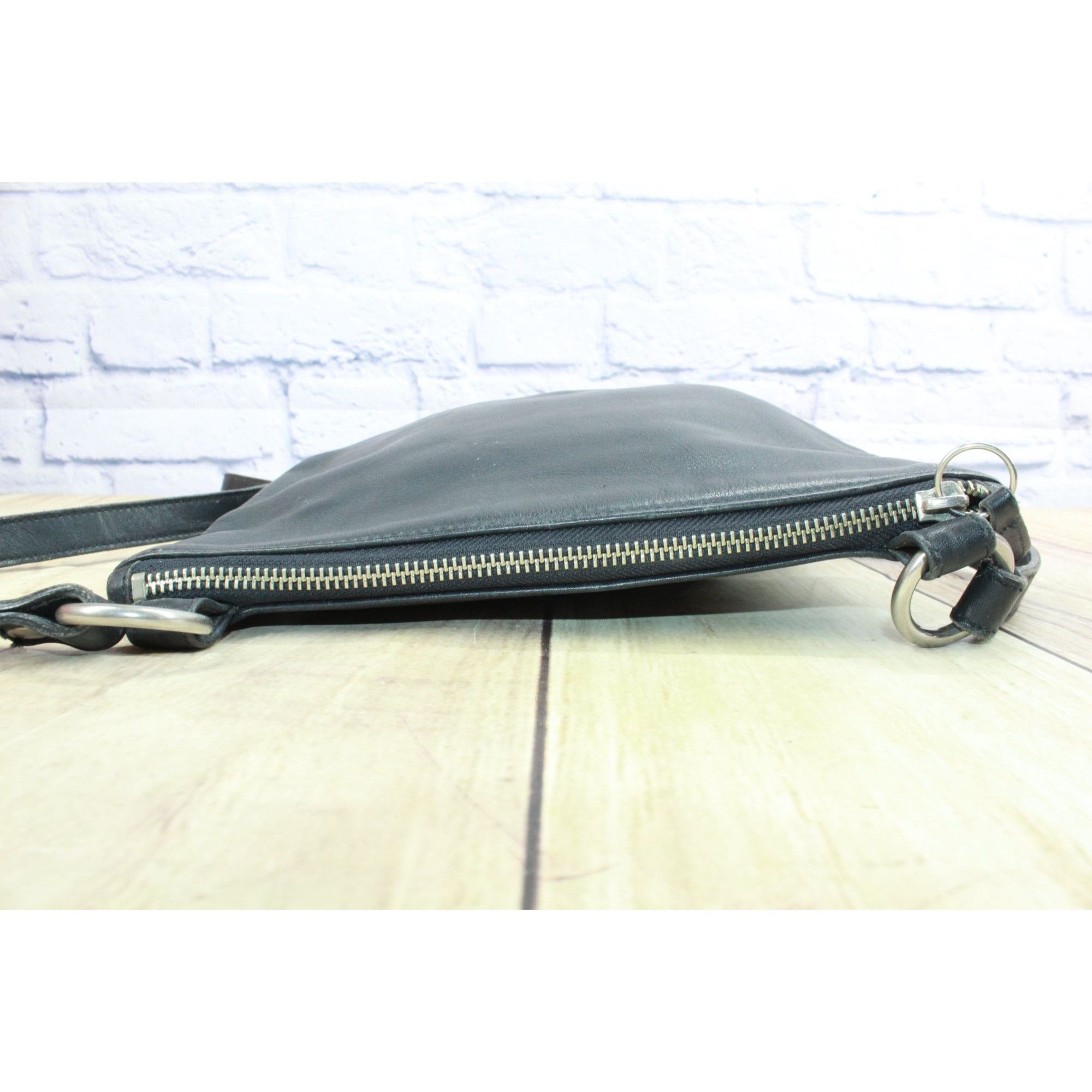 Coach Vintage 2000 Coach Black Leather Chelsea Crossbody Bag Size ONE SIZE - 5 Thumbnail