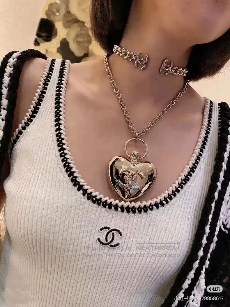 Chanel Chanel 22C white and black-edged knitted vest Size XS / US 0-2 / IT 36-38 - 2 Thumbnail