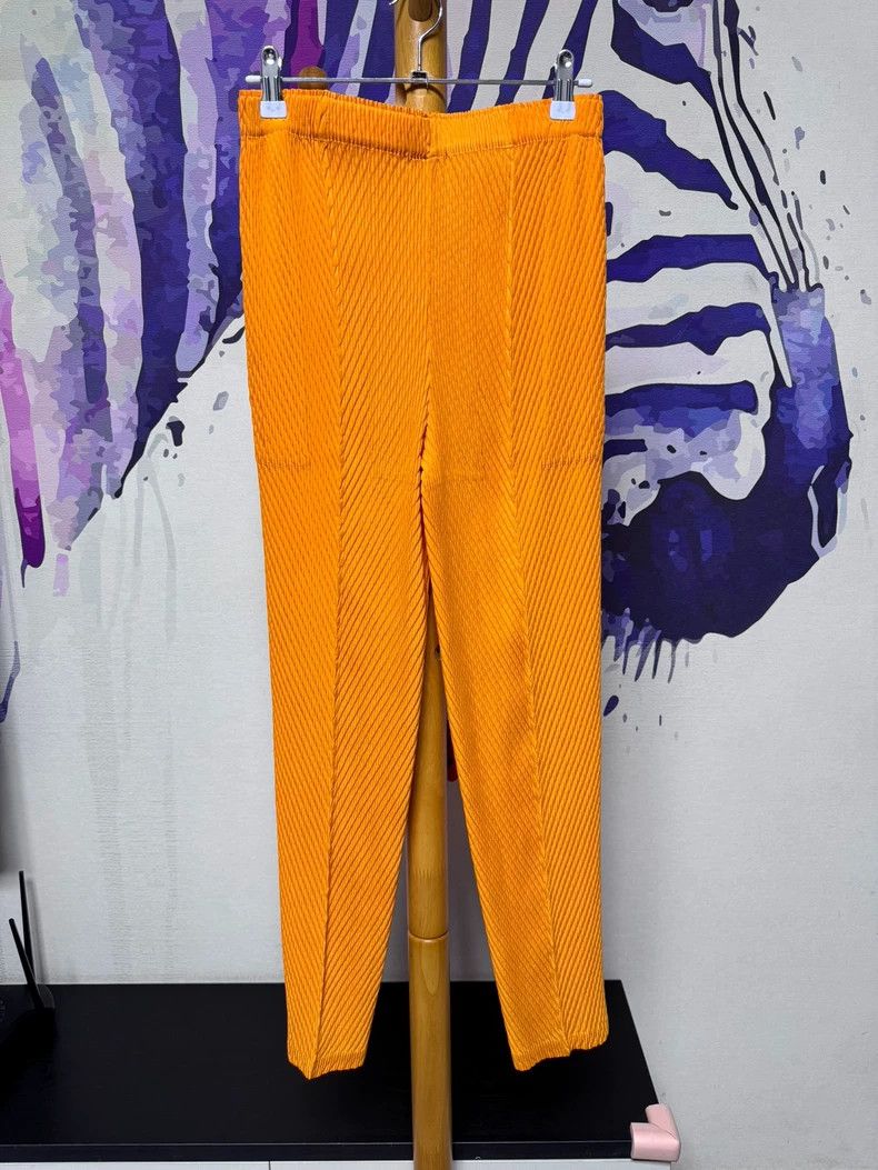 Issey Miyake Issey Miyake size:2 Orange fish-scale pants Size 23" - 1 Thumbnail