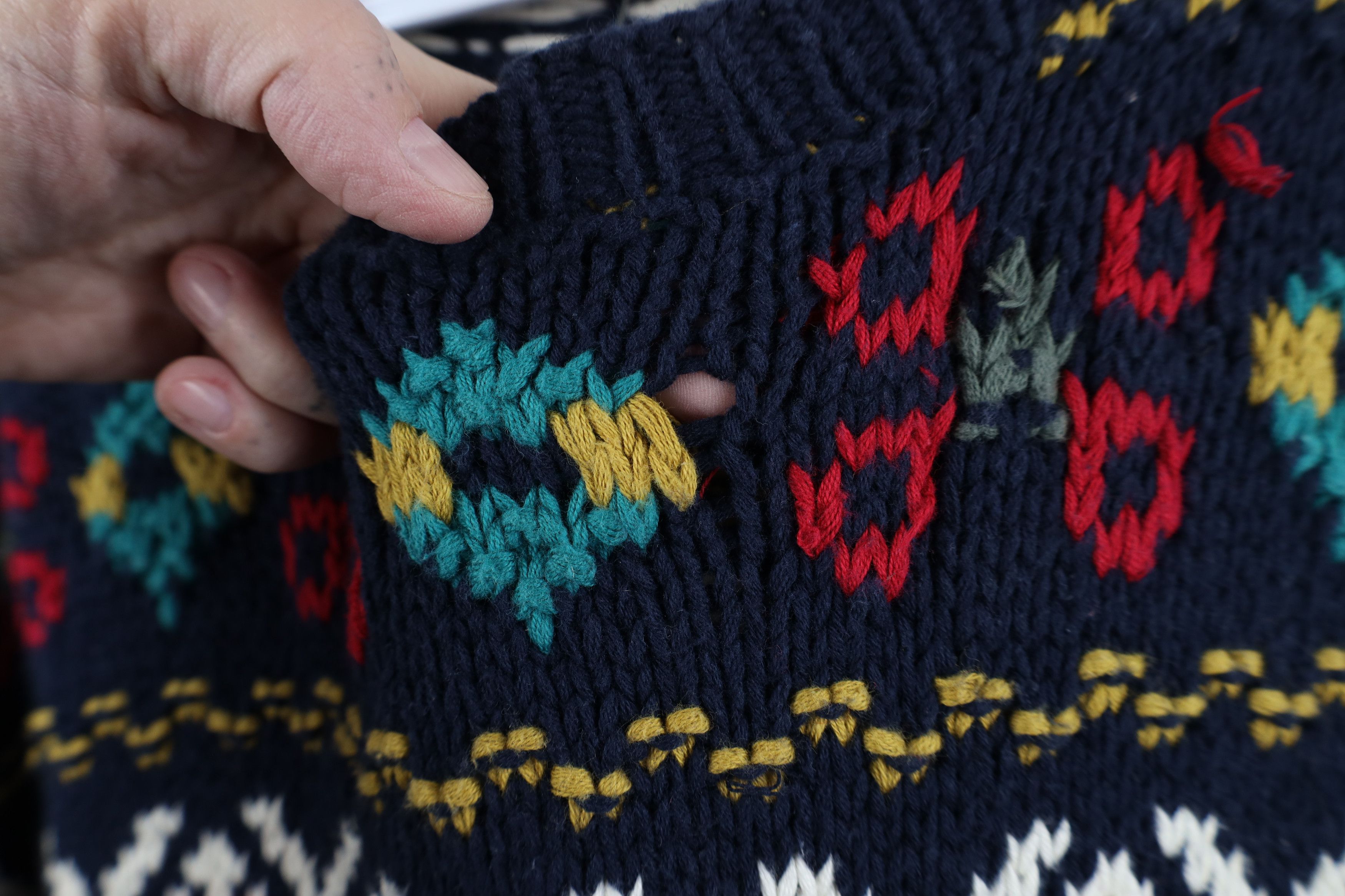 Vintage Vintage 90s Streetwear Rainbow Fair Isle Hand Knit Sweater Size US L / EU 52-54 / 3 - 4 Thumbnail