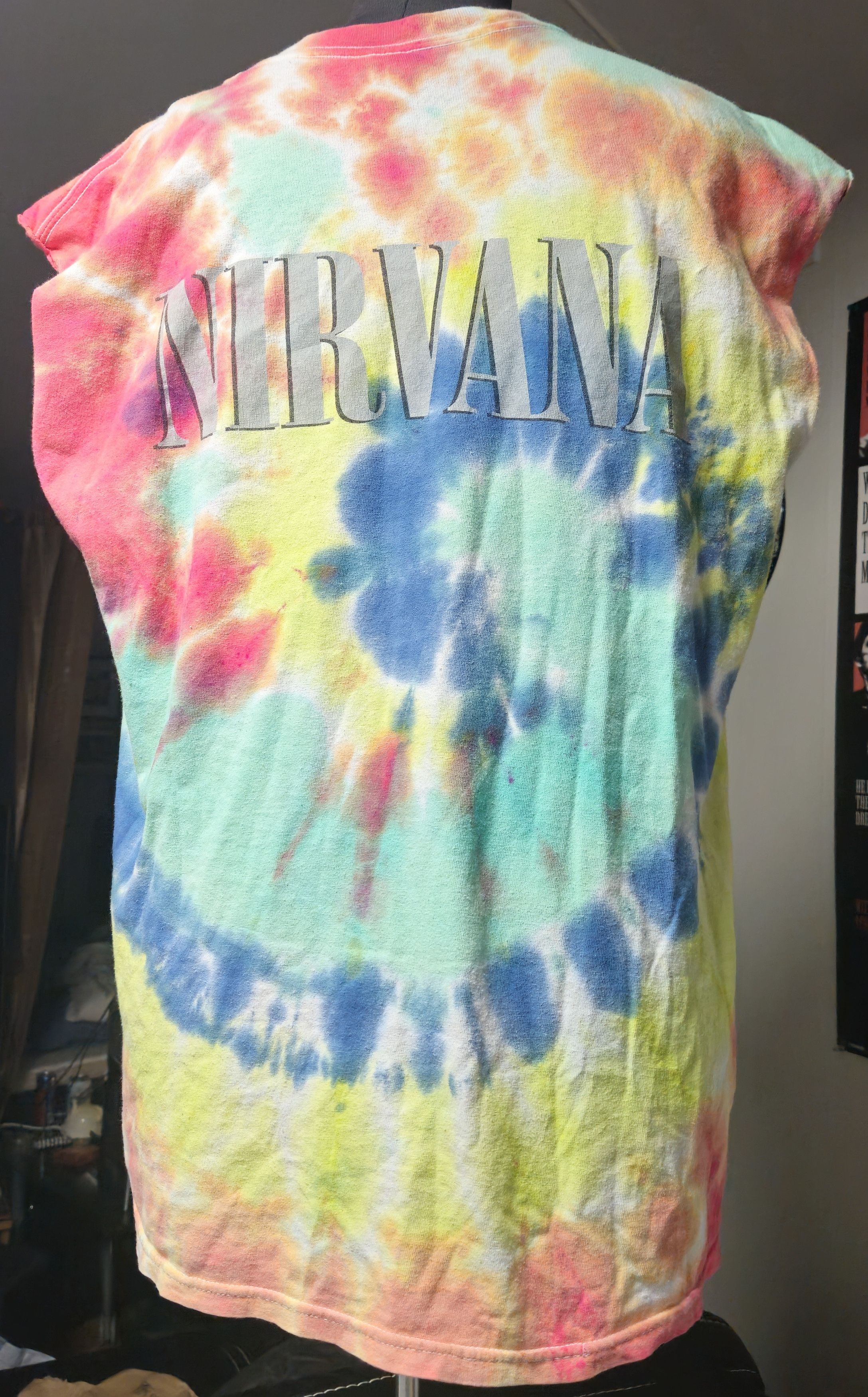 Vintage NIRVANA 1996 Kurt Cobain band photo sleeveles rare tie-dye Size US L / EU 52-54 / 3 - 2 Thumbnail