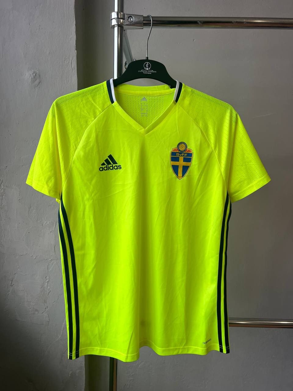 Adidas 2016 SWEDEN NATIONAL TEAM SOCCER JERSEY FOOTBALL SHIRT SZ L Size US L / EU 52-54 / 3 - 2 Thumbnail