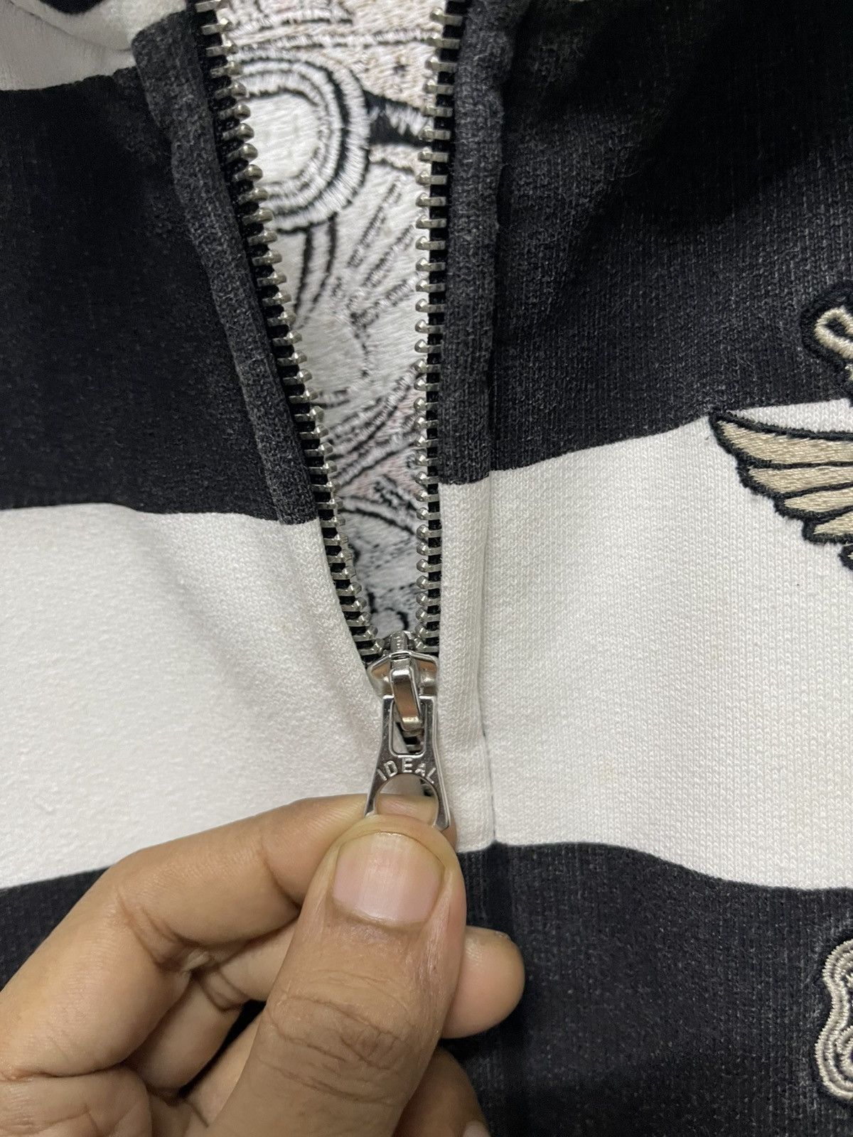 Japanese Brand × Vanson Leathers × Vintage 2000s VANSON X T.F.O.A STRIPES EMBROIDERED ZIPPER SWEATER Size US L / EU 52-54 / 3 - 14 Thumbnail