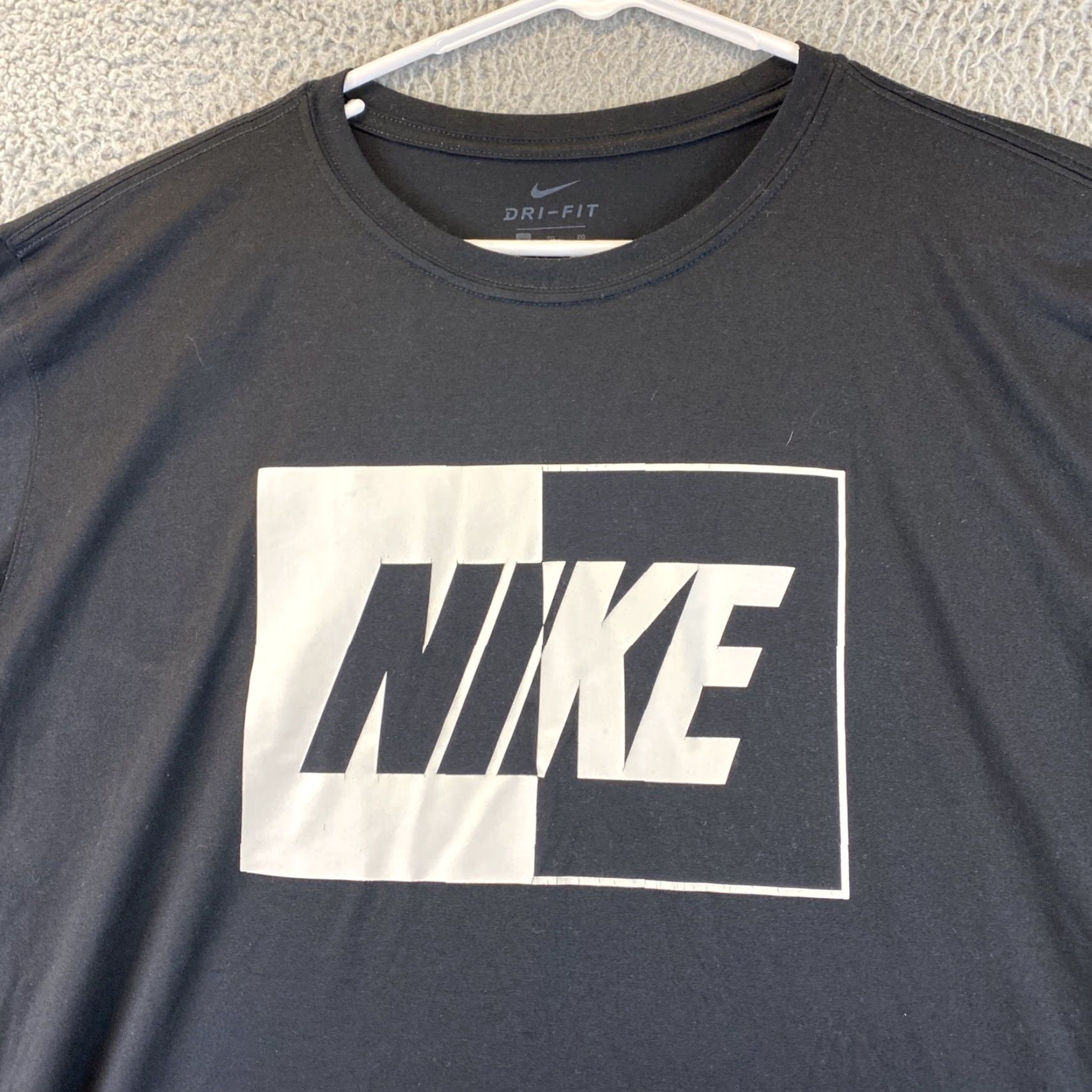 Nike Nike Dri-Fit Mens XL Gray Black Short Sleeve Athletic Shirt Crew Neck/ 82-69 Size US XL / EU 56 / 4 - 2 Thumbnail
