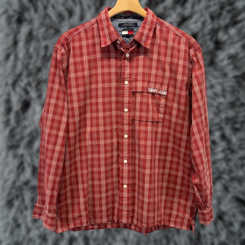 Tommy Hilfiger VINTAGE Tommy Hilfiger Jeans Button-Up Shirt L Red Cotton Long Sleeve Mens Size L Holiday Spellout READ Y2K Size US L / EU 52-54 / 3 - 1 Thumbnail