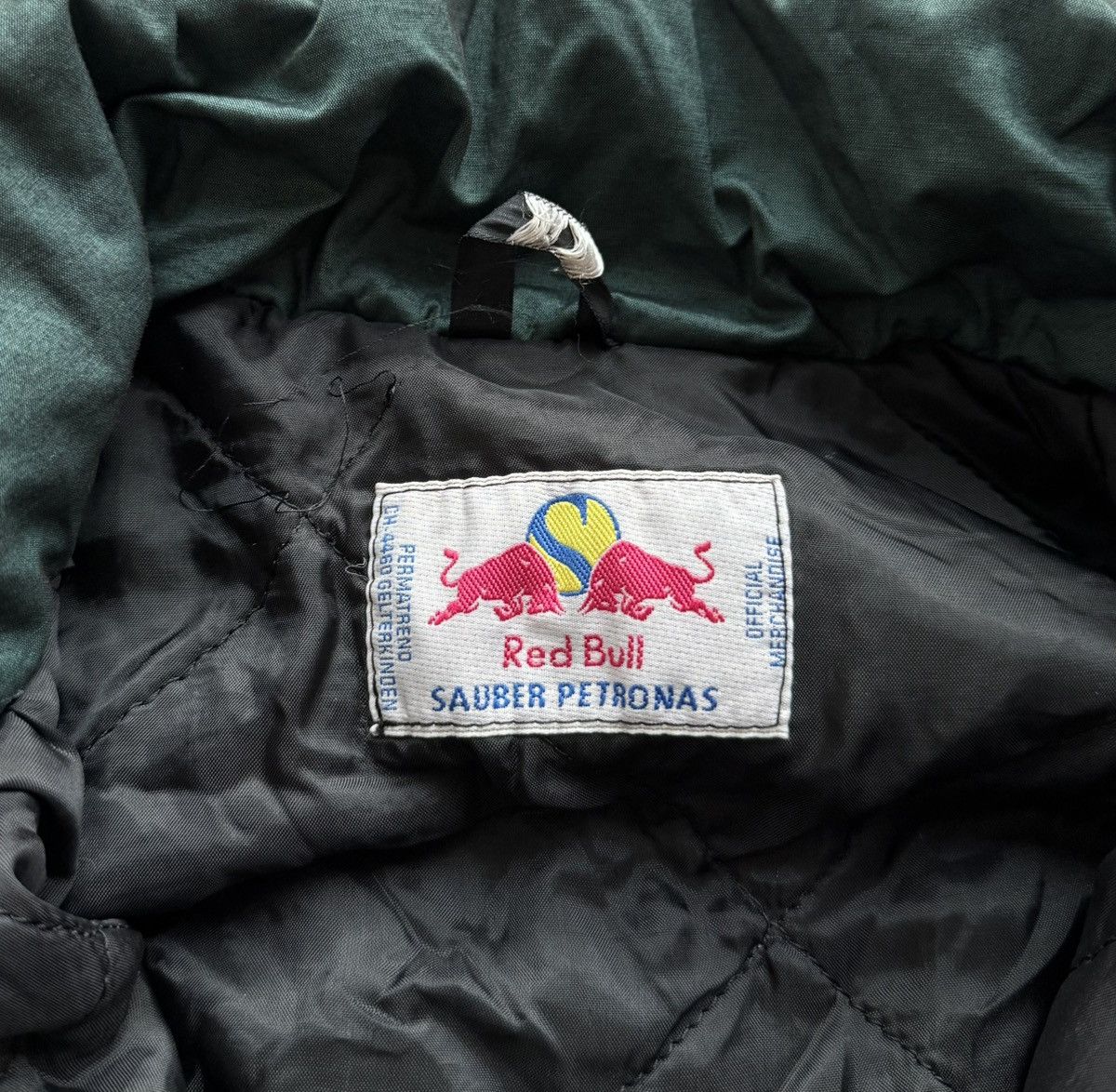 Red Bull Vintage Red Bull Sauber Petronas Malaysia Jacket Size US L / EU 52-54 / 3 - 8 Thumbnail