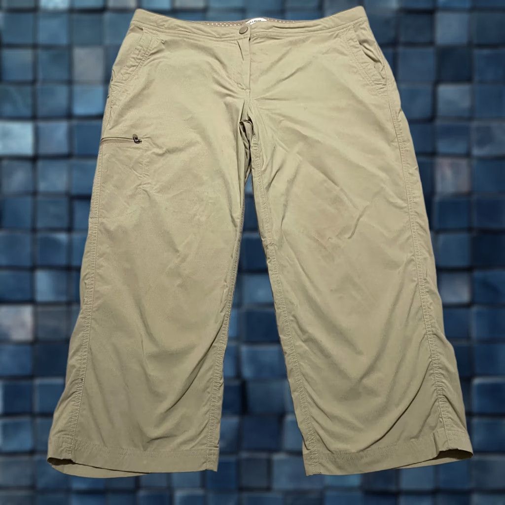 Vintage L.L. Bean Womens 14 Beige Capri Cargo Pants Nylon Comfortable Straight Leg Capris Casual Travel Spring Summer Fall Winter Womens Size 36" / US 14 / IT 50 - 1 Thumbnail