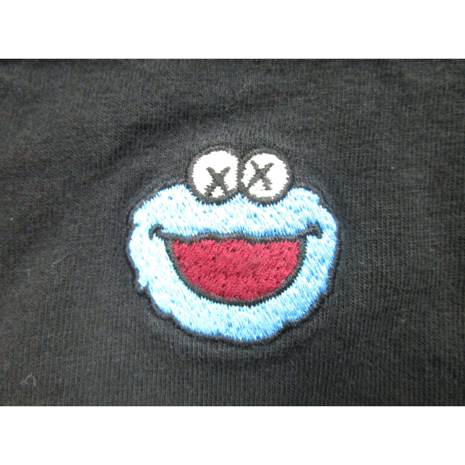 Uniqlo KAWS Uniqlo Sesame Street Black Pocket Tee Mens Small Cookie Monster Embroidered T-Shirt Size US S / EU 44-46 / 1 - 6 Thumbnail