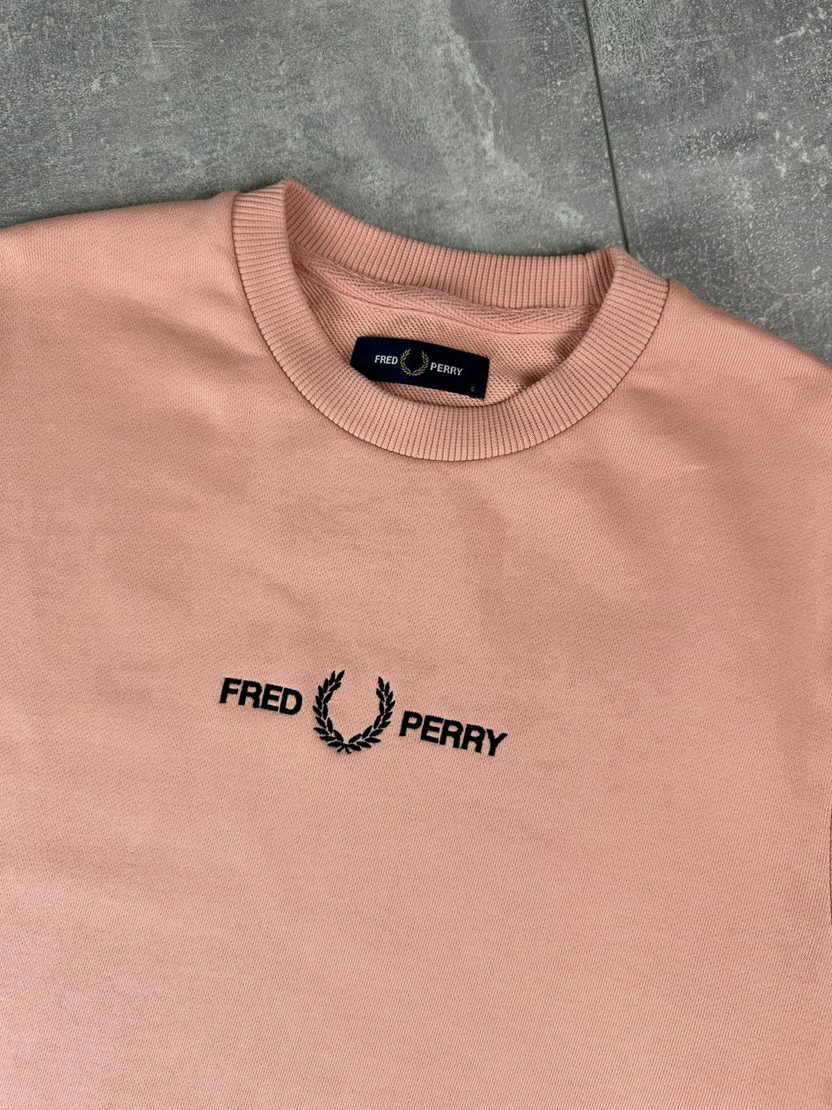 Fred Perry Fred Perry Mens Centre Logo Pink Sweatshirt Size US S / EU 44-46 / 1 - 2 Thumbnail