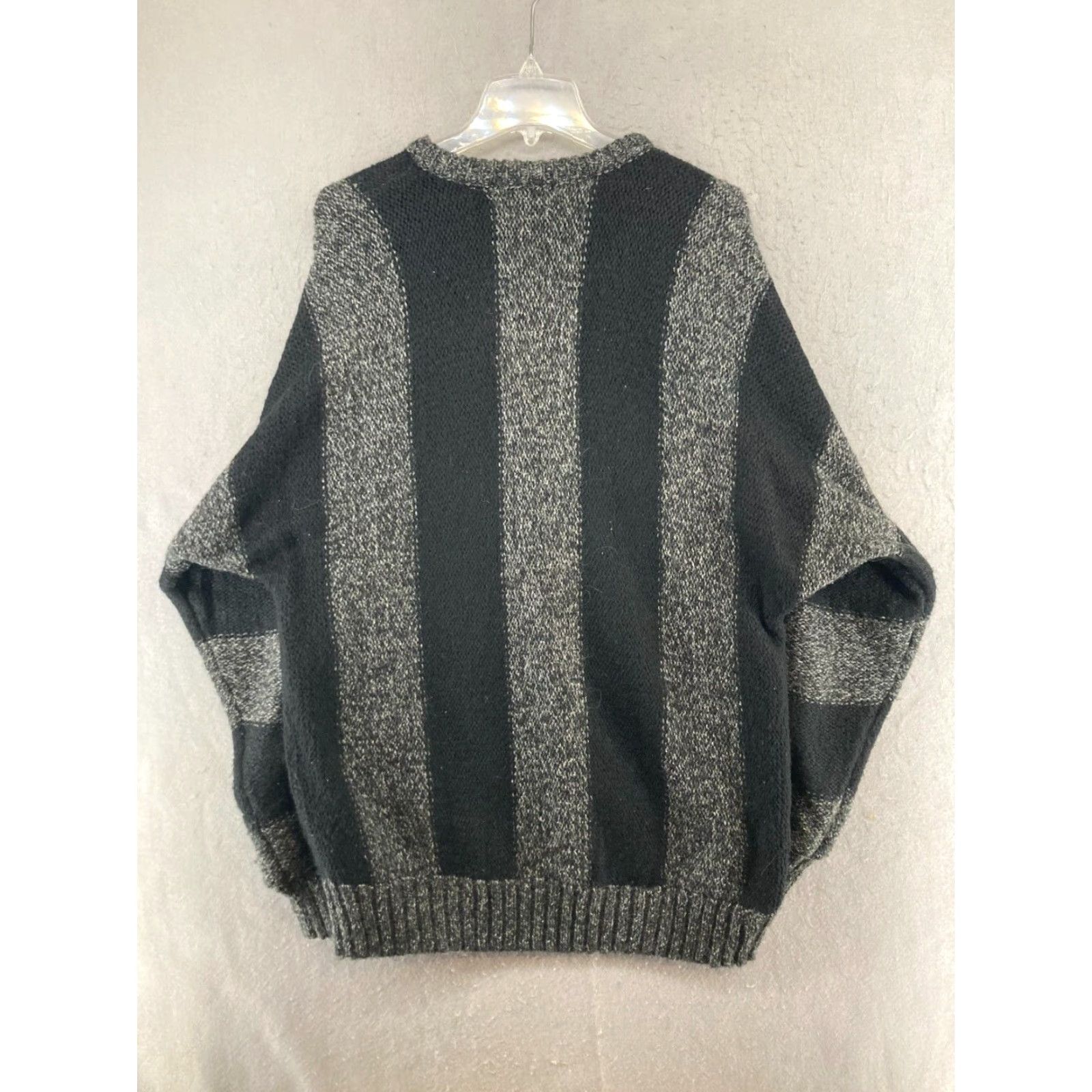 Vintage VINTAGE Cellini Sweater XL Black Solid Crew Neck Pullover Mens Dad Theme Regular Fit Size US XL / EU 56 / 4 - 7 Thumbnail