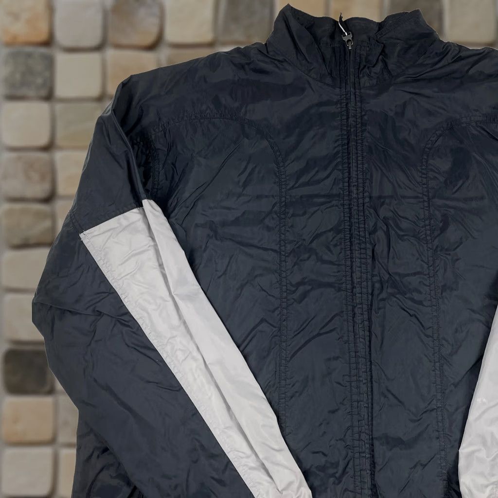 Nike VINTAGE Nike Jacket Mens 2XL Black Full Zip Swoosh Lined Windbreaker 90s - Mens Jacket Black 2XL Nike Full Zip Swoosh Lined Windbreaker 90s Size US XXL / EU 58 / 5 - 1 Thumbnail