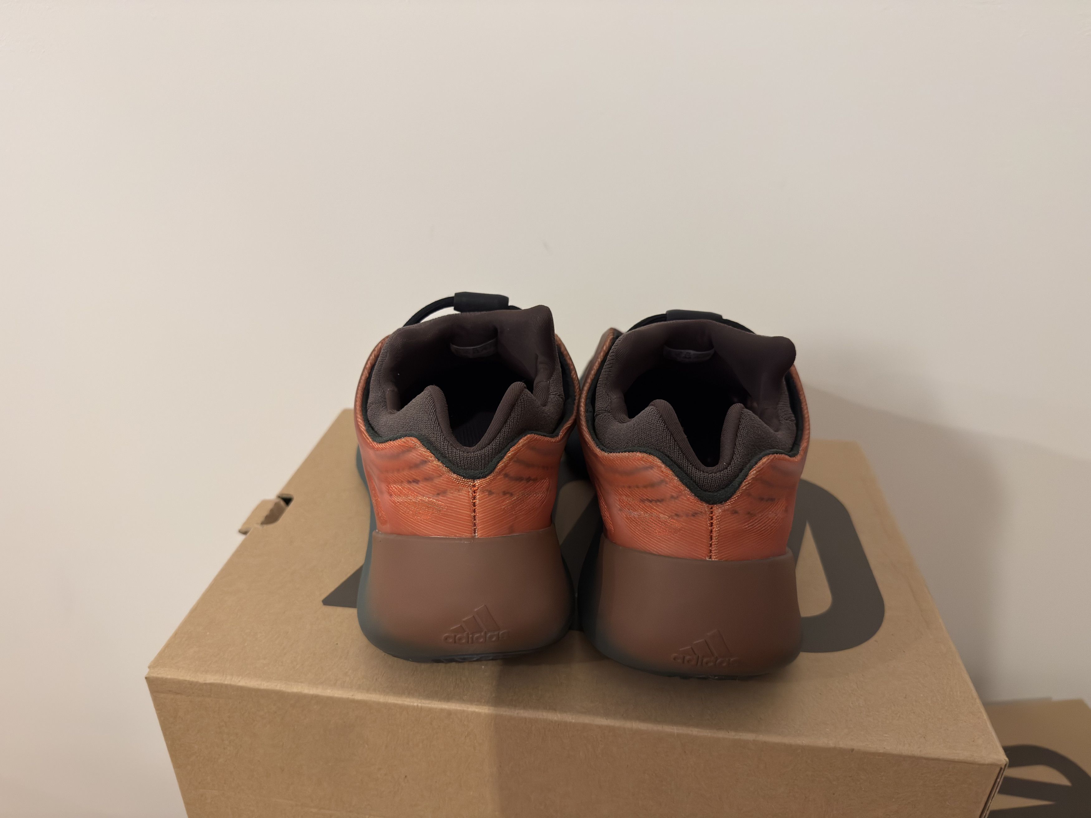 Yeezy Yeezy 700 V3 Copper Fade (COPFAD) Size US 10 / EU 43 - 4 Thumbnail