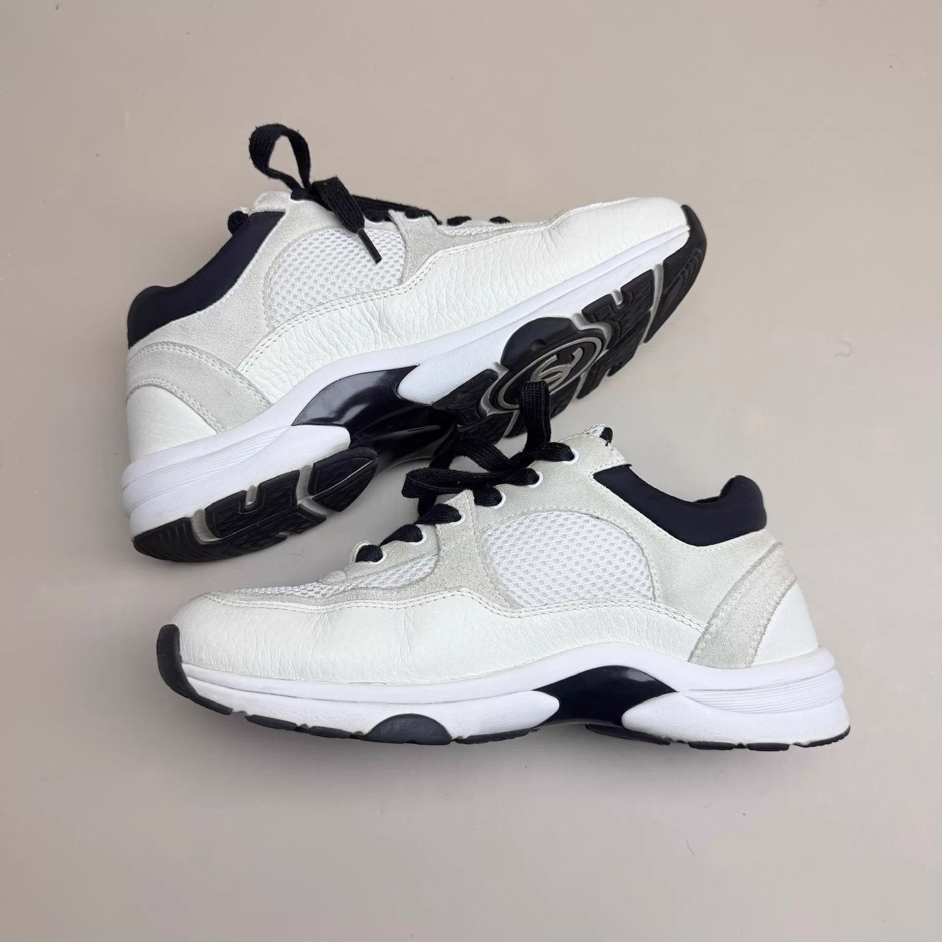 Chanel CHANEL CC Panda Strap Sneakers 36.5 Size US 6 / IT 36 - 5 Thumbnail