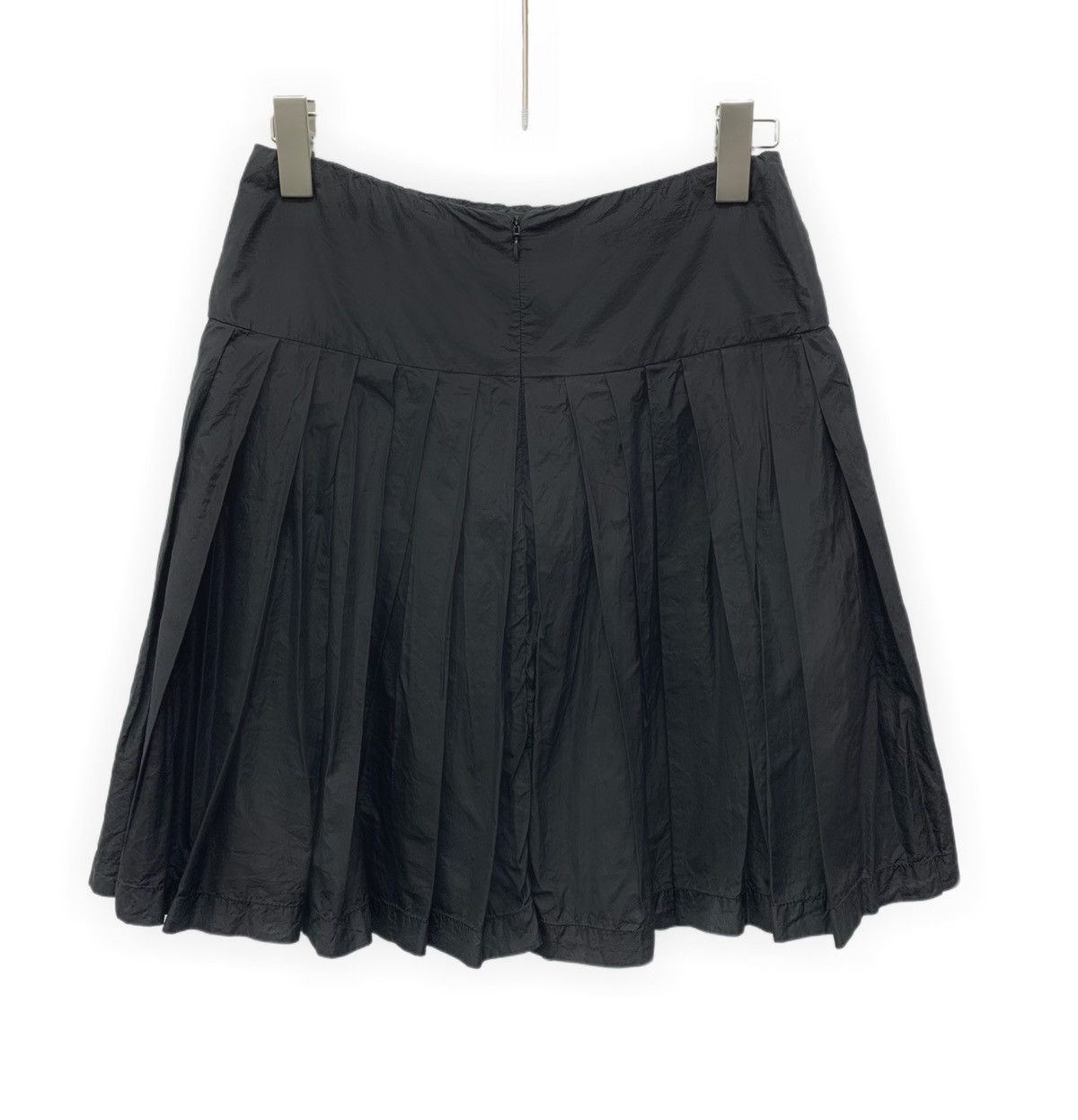 Chanel Chanel Black Logo Silk Casual Pleated Mini Skirt K26WX Size 26" / US 2 / IT 38 - 2 Thumbnail