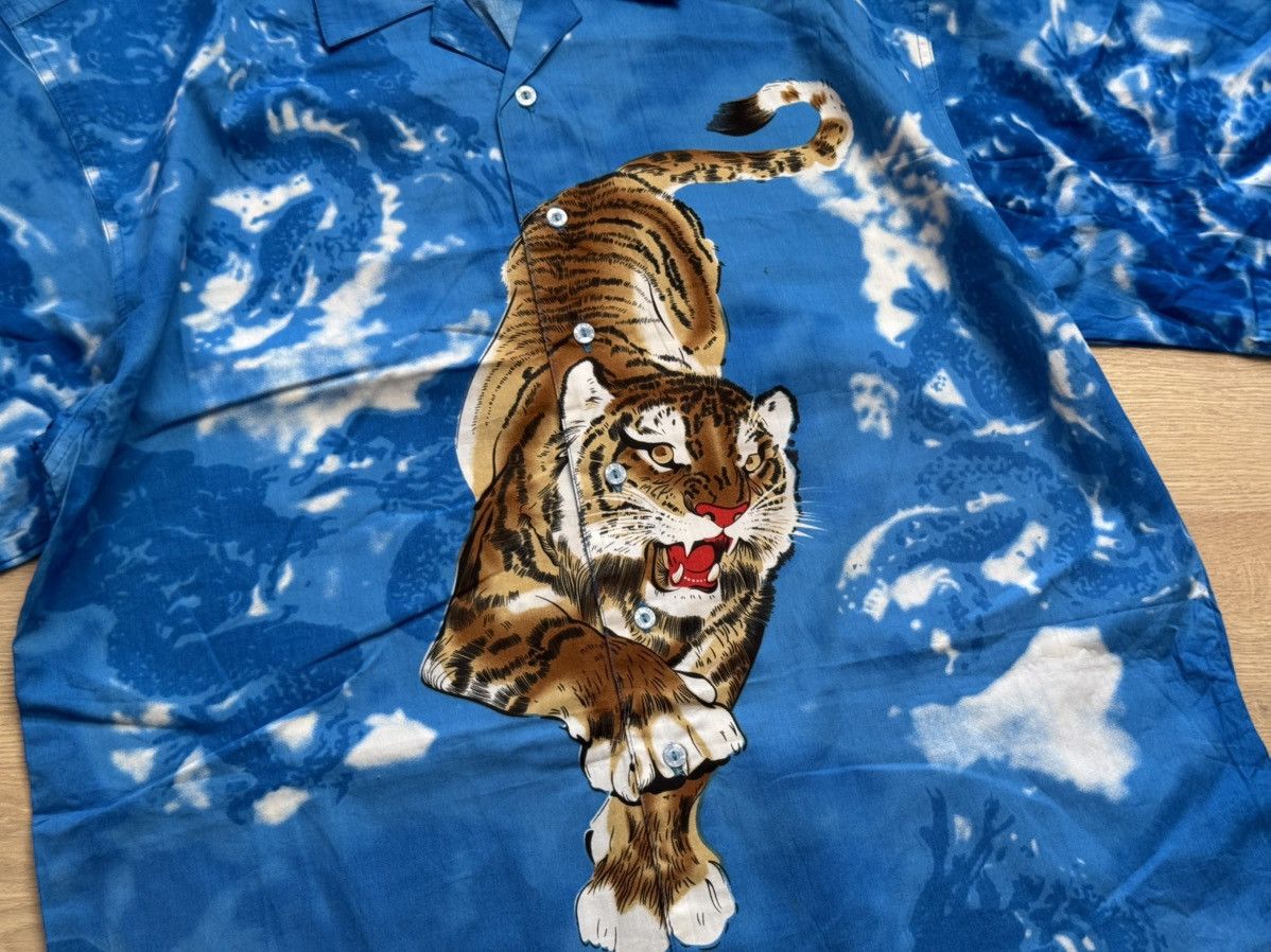Japanese Brand Vintage 00’s Japanese Tiger Over Print Blue Baggy Shirt Size US XL / EU 56 / 4 - 2 Thumbnail