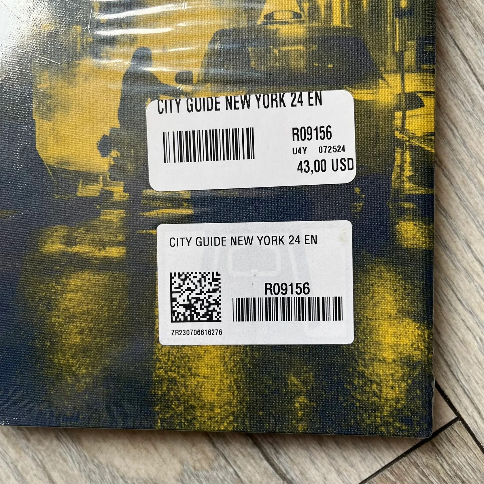 Louis Vuitton Louis Vuitton 'New York' City Guide Book Size ONE SIZE - 4 Thumbnail