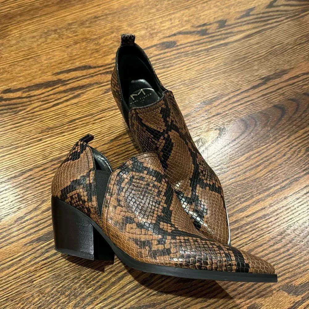 MARC FISHER Brown/Black Snake Skin Leather Pointed Toe Bloc