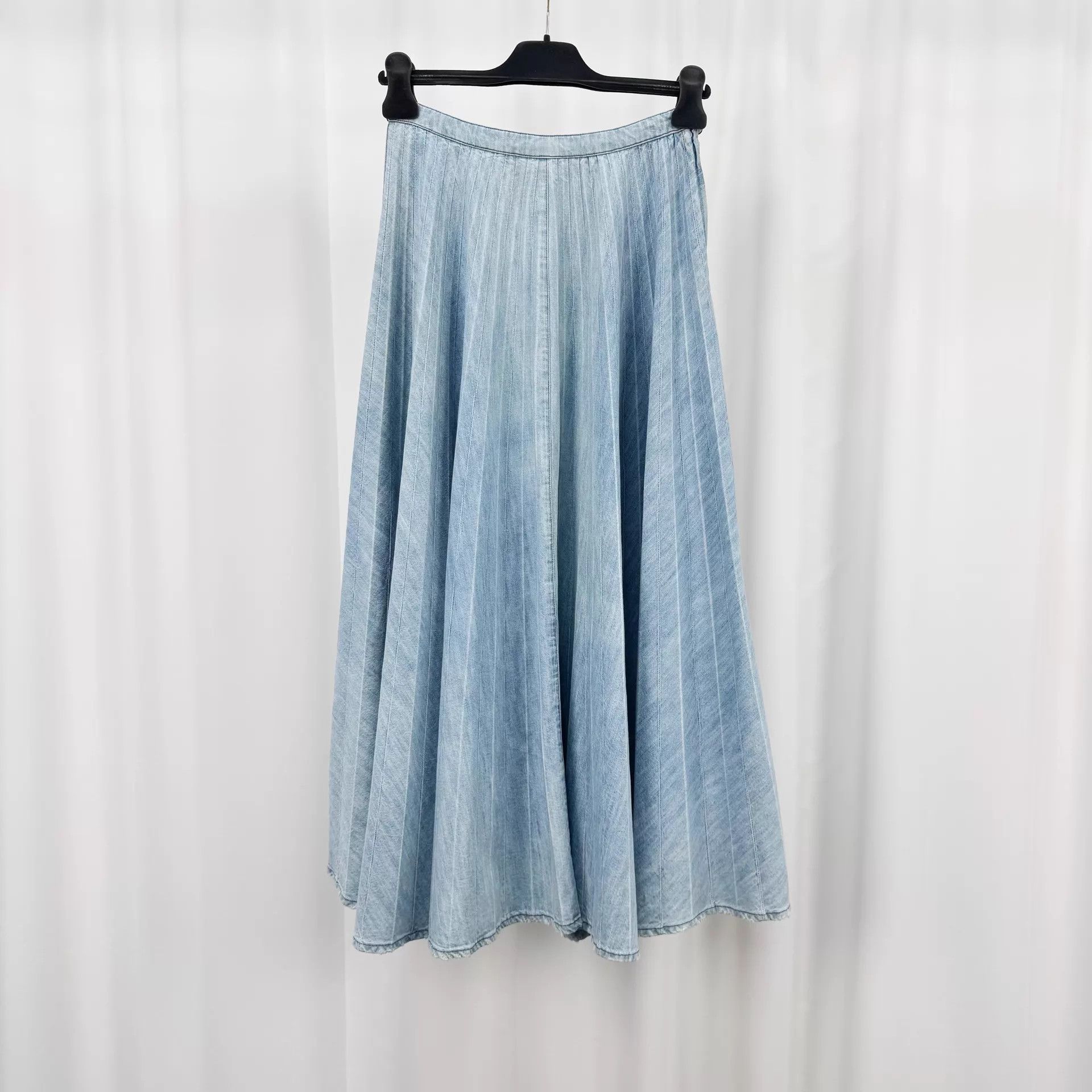 Miu Miu MIU MIU Embroidered Logo Denim Skirt 99 New Size 38 Size 26" / US 2 / IT 38 - 2 Thumbnail