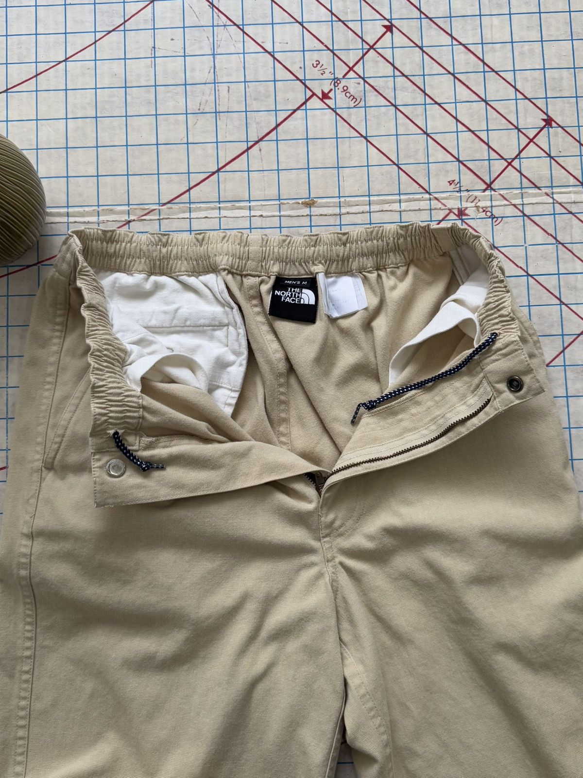 The North Face The North Face Casual Pants Light Tan Size Medium Japan Tag Size US 32 / EU 48 - 7 Thumbnail